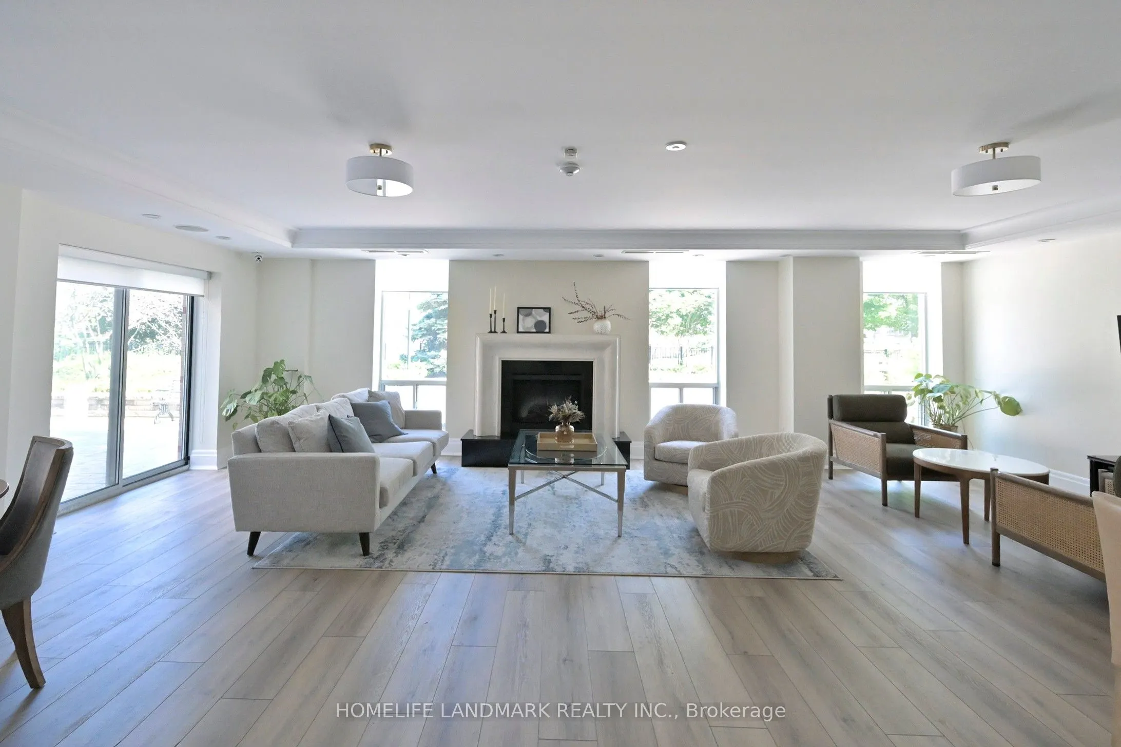 451 Rosewell Avenue, #404