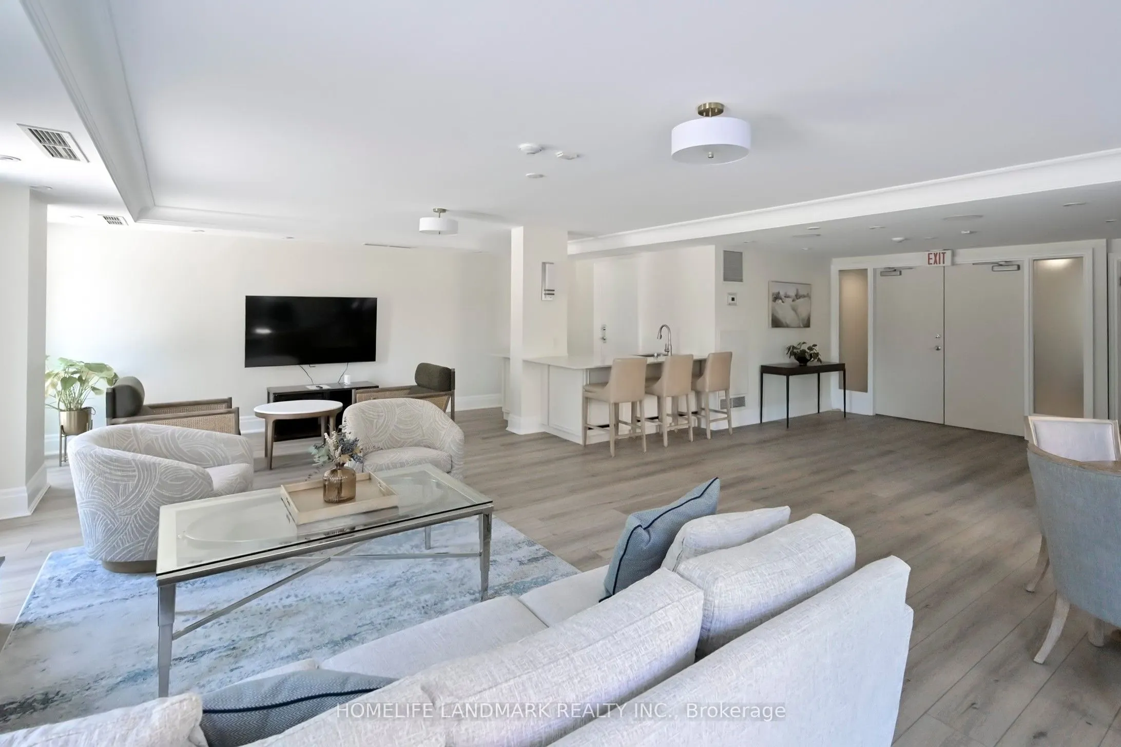 451 Rosewell Avenue, #404