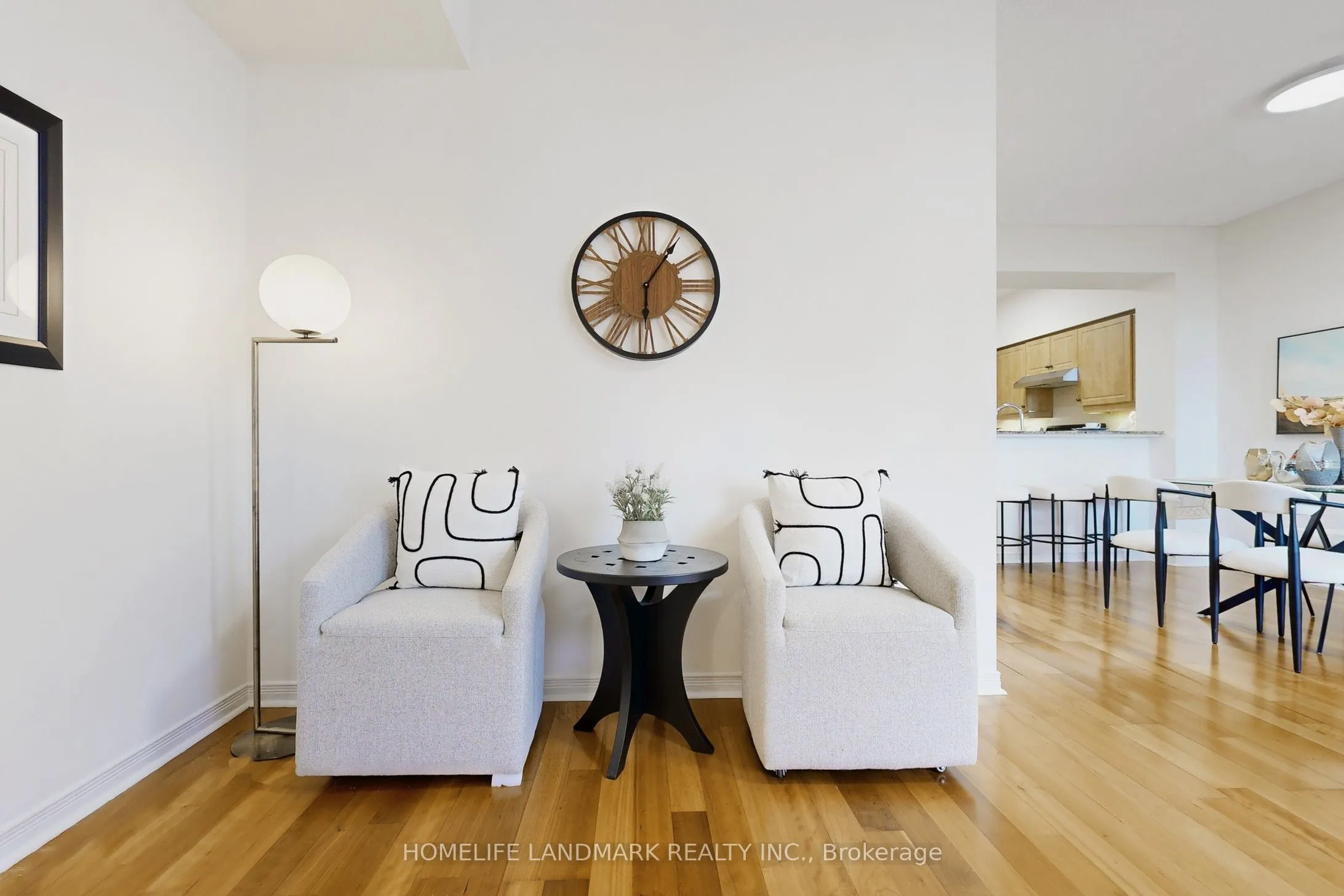 451 Rosewell Avenue, #404