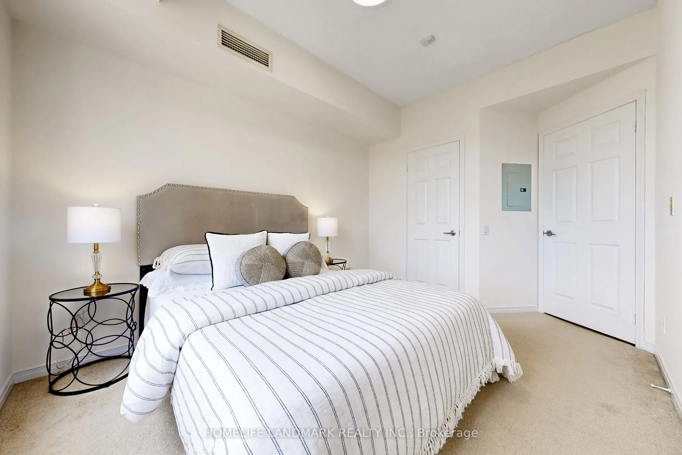 451 Rosewell Avenue, #404