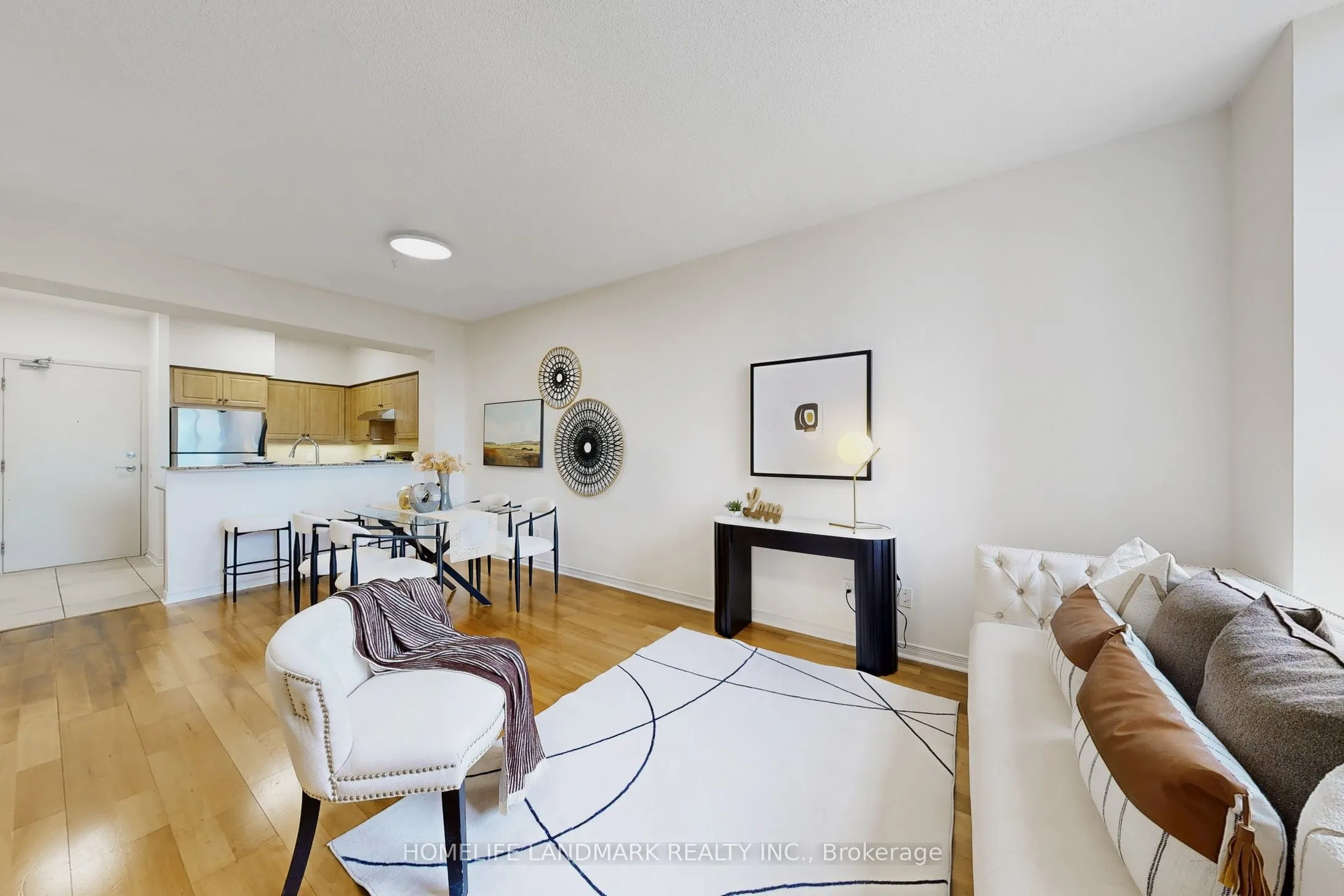 451 Rosewell Avenue, #404