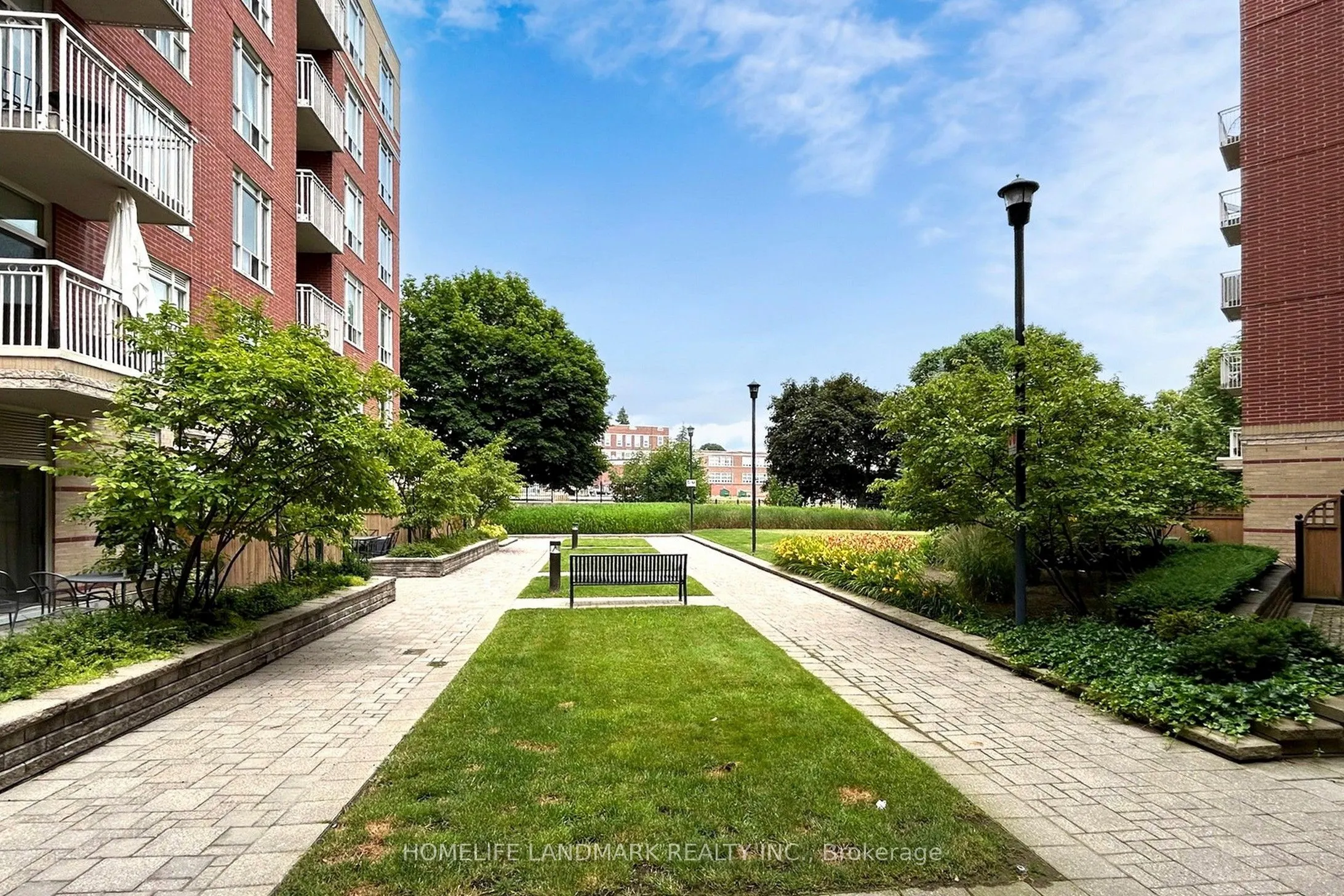 451 Rosewell Avenue, #404