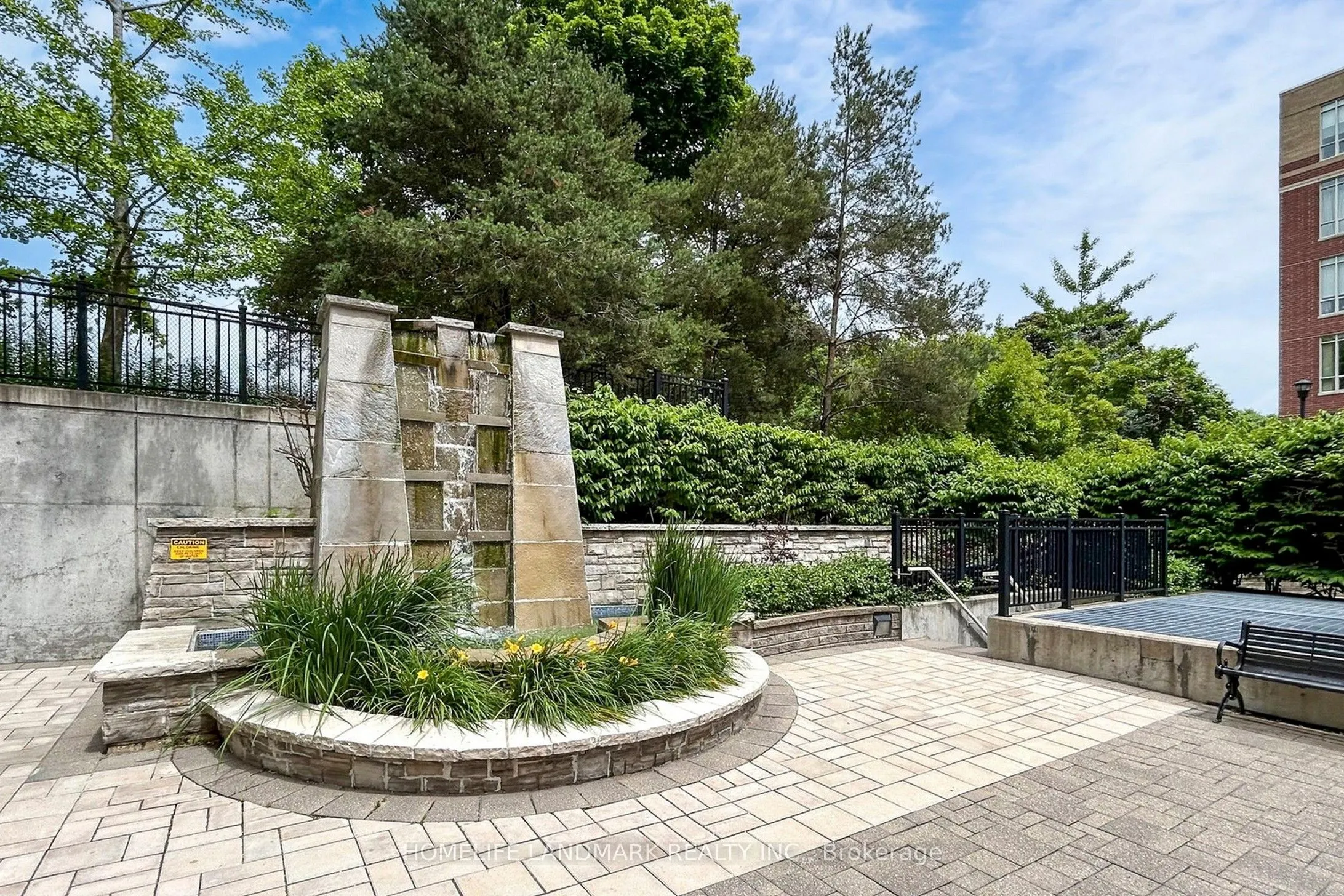 451 Rosewell Avenue, #404