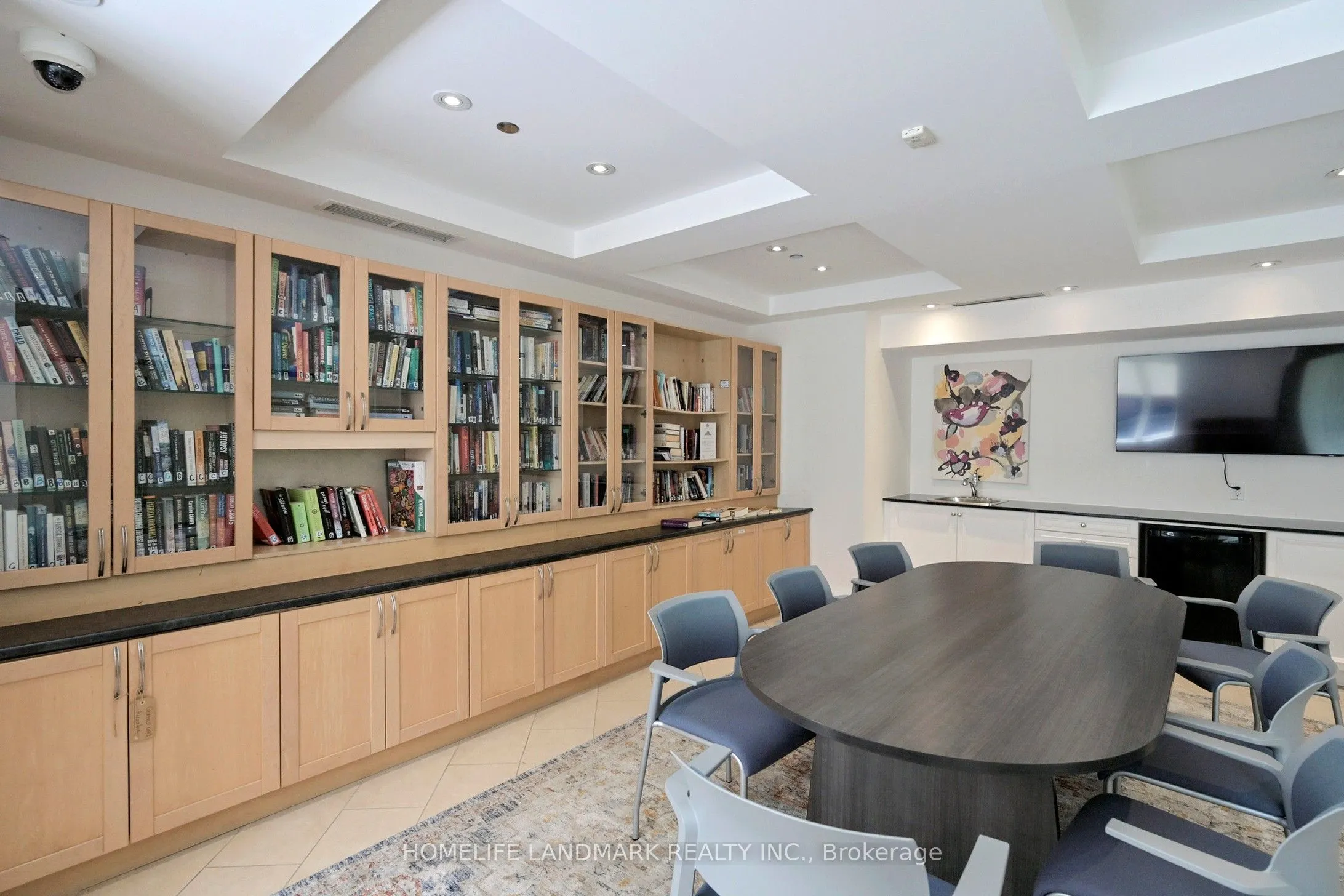 451 Rosewell Avenue, #404