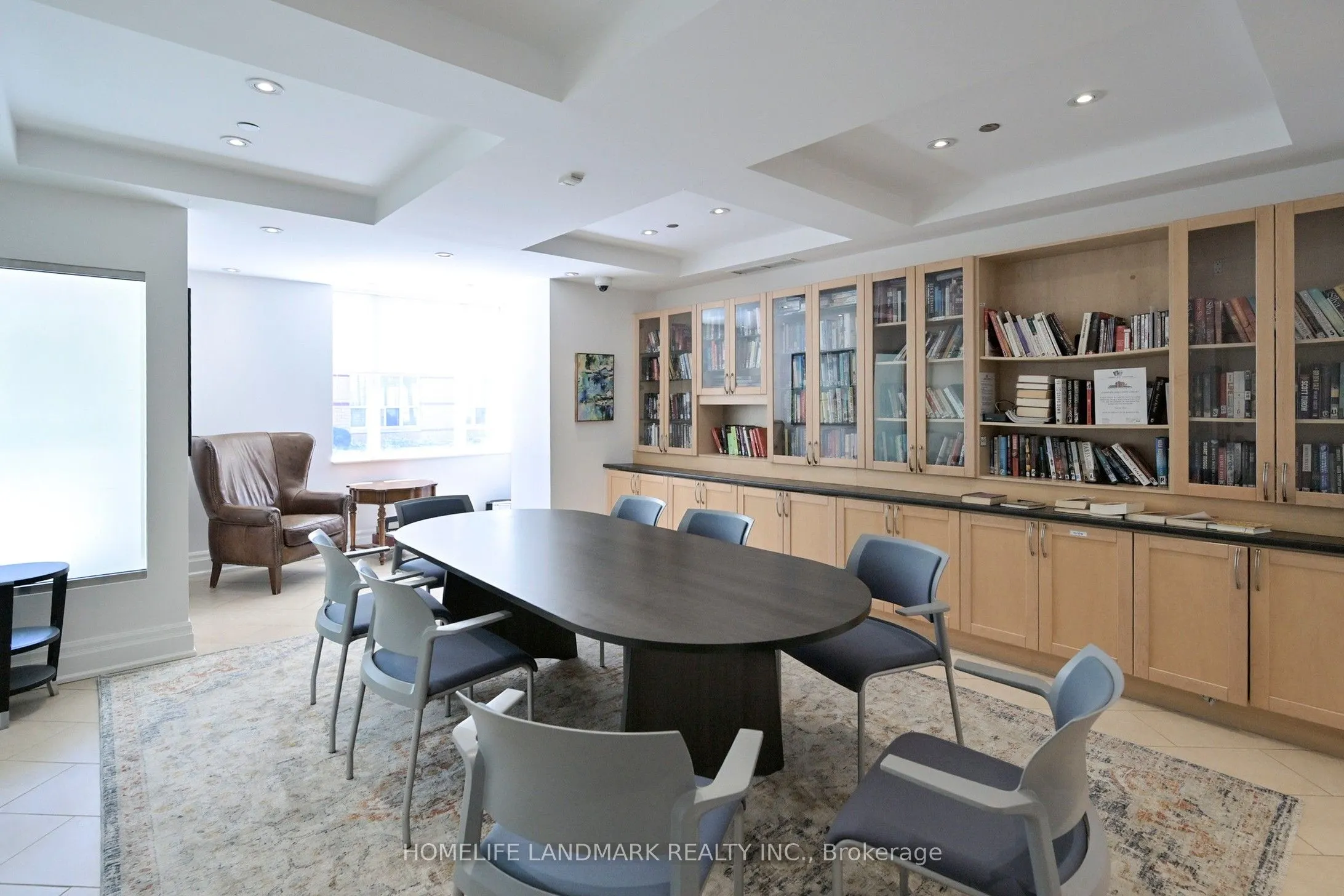 451 Rosewell Avenue, #404