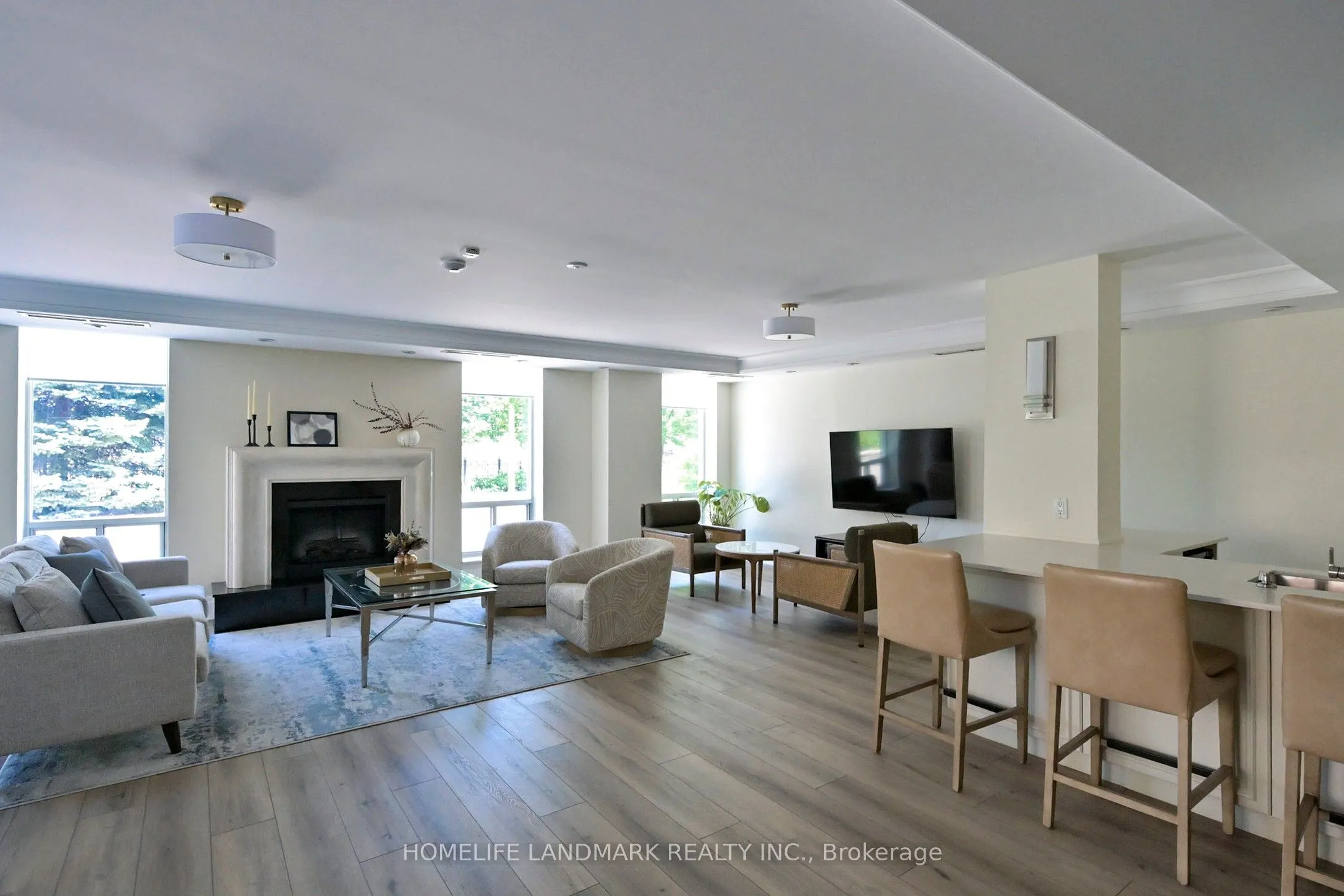 451 Rosewell Avenue, #404