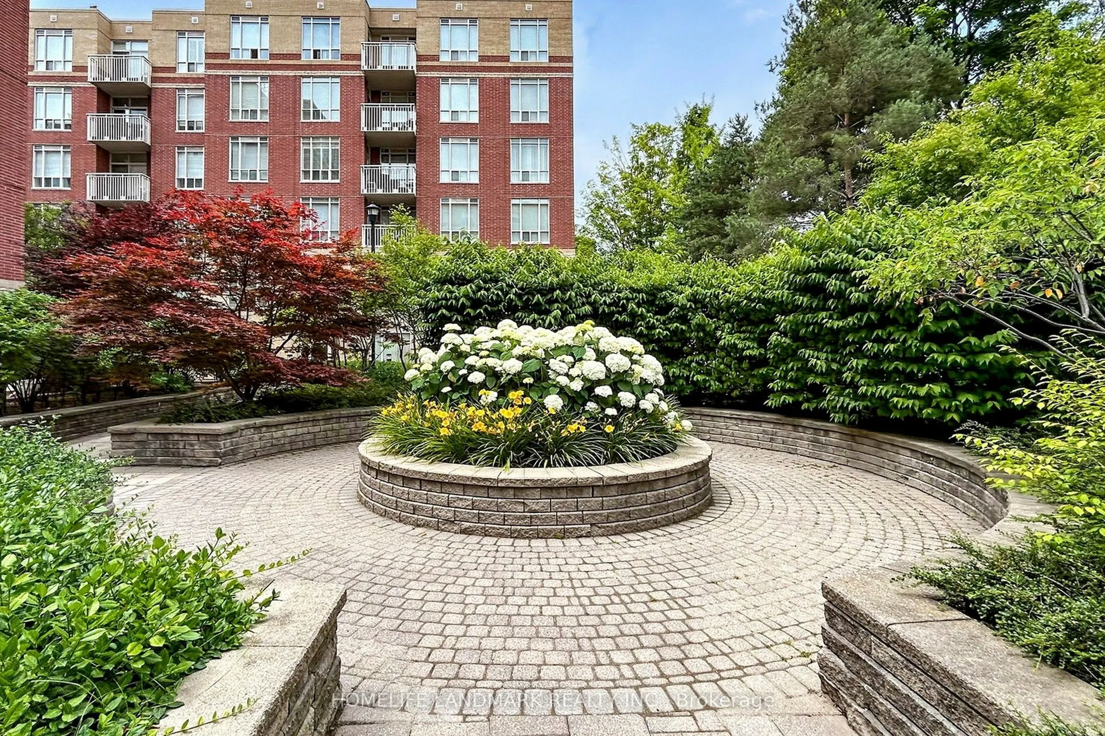 451 Rosewell Avenue, #404