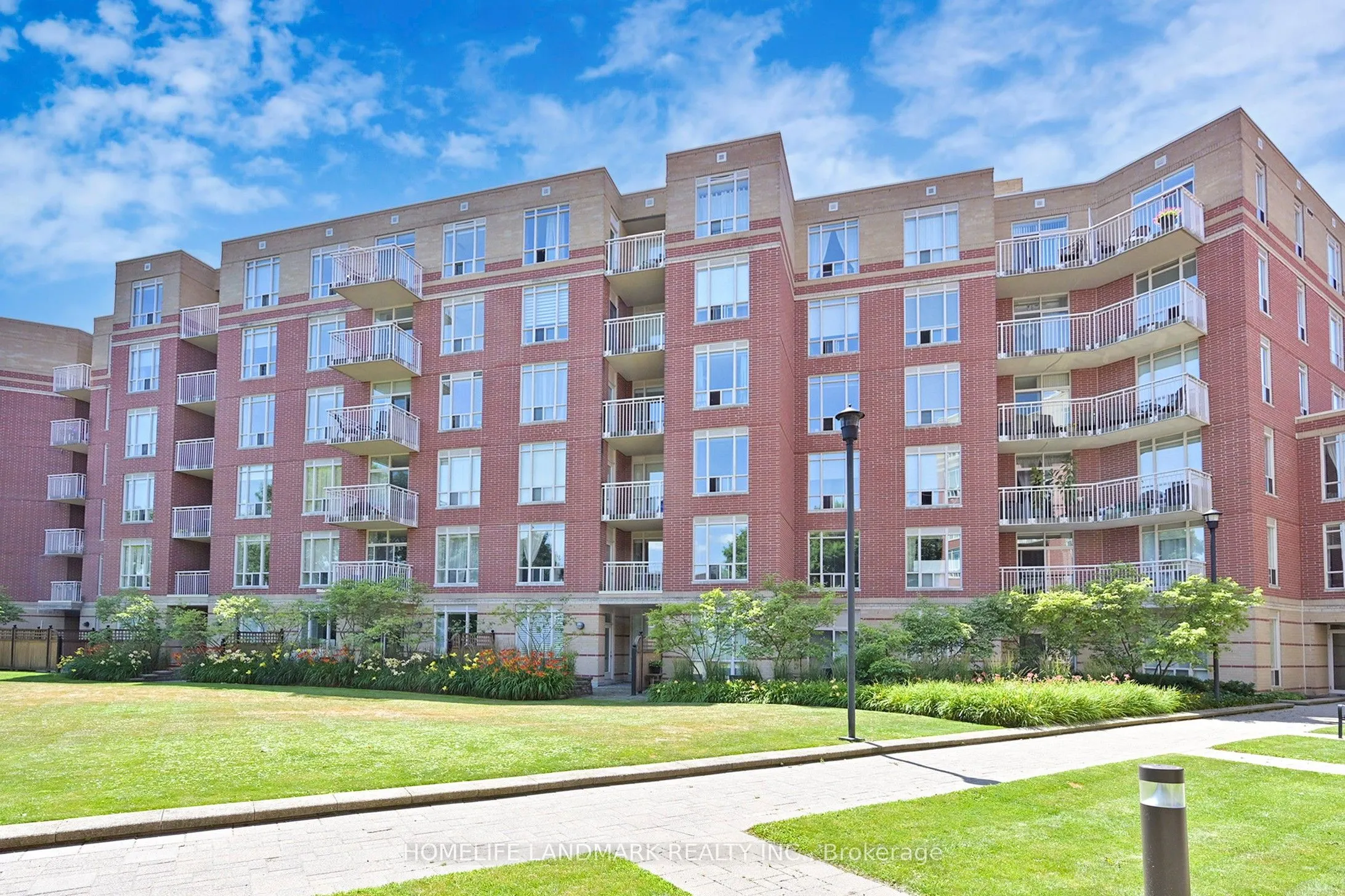 451 Rosewell Avenue, #404