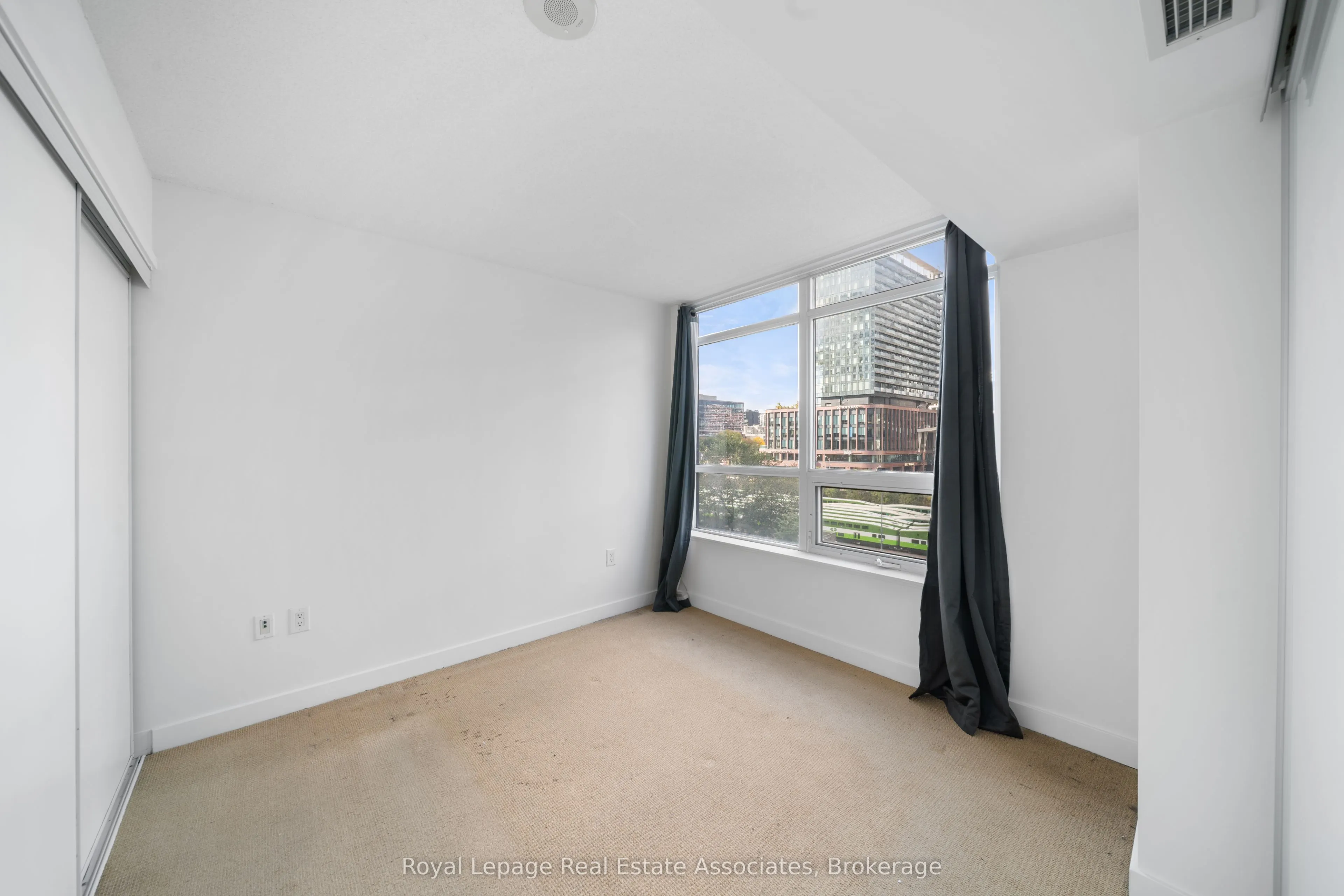 8 Telegram Mews, #518