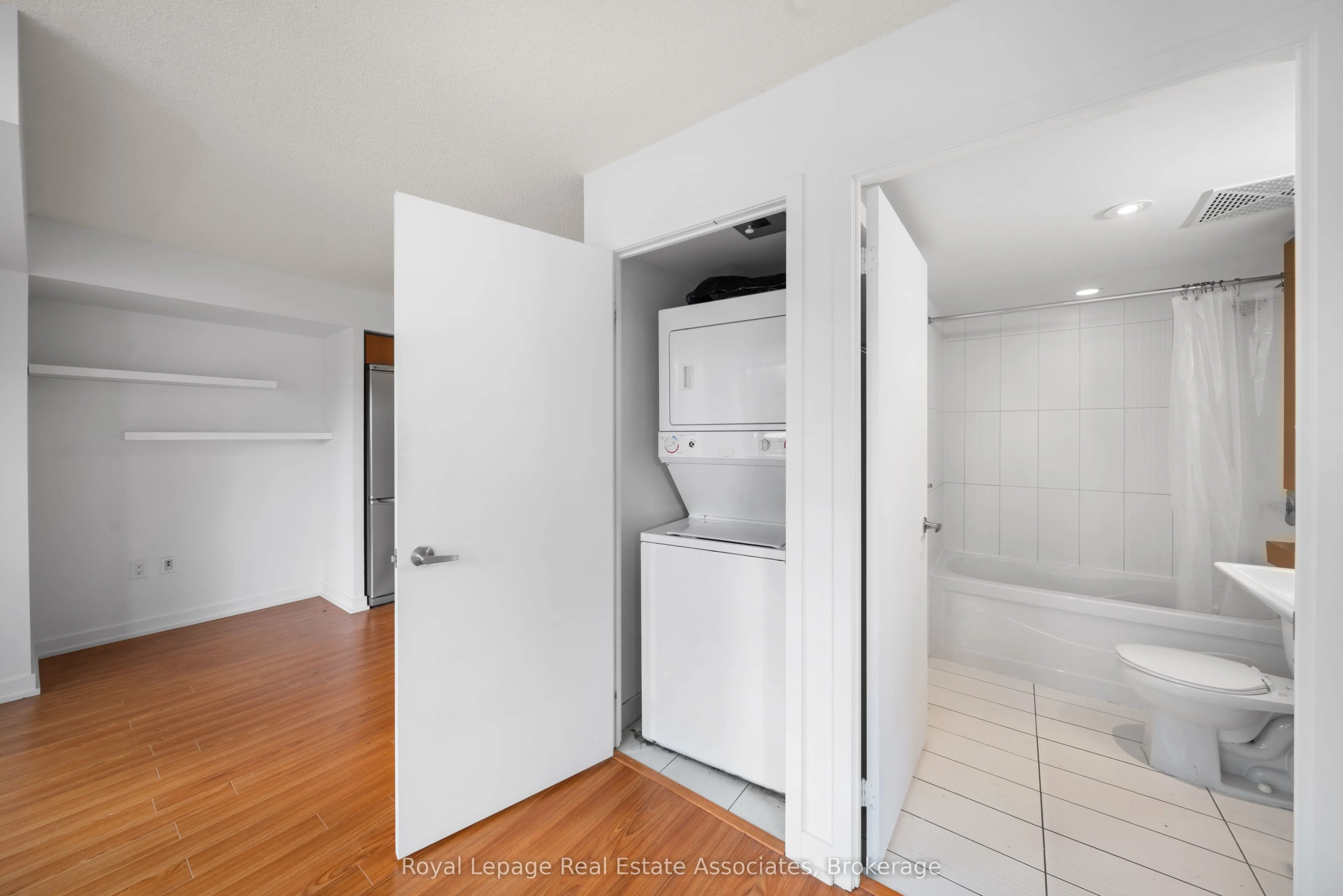 8 Telegram Mews, #518