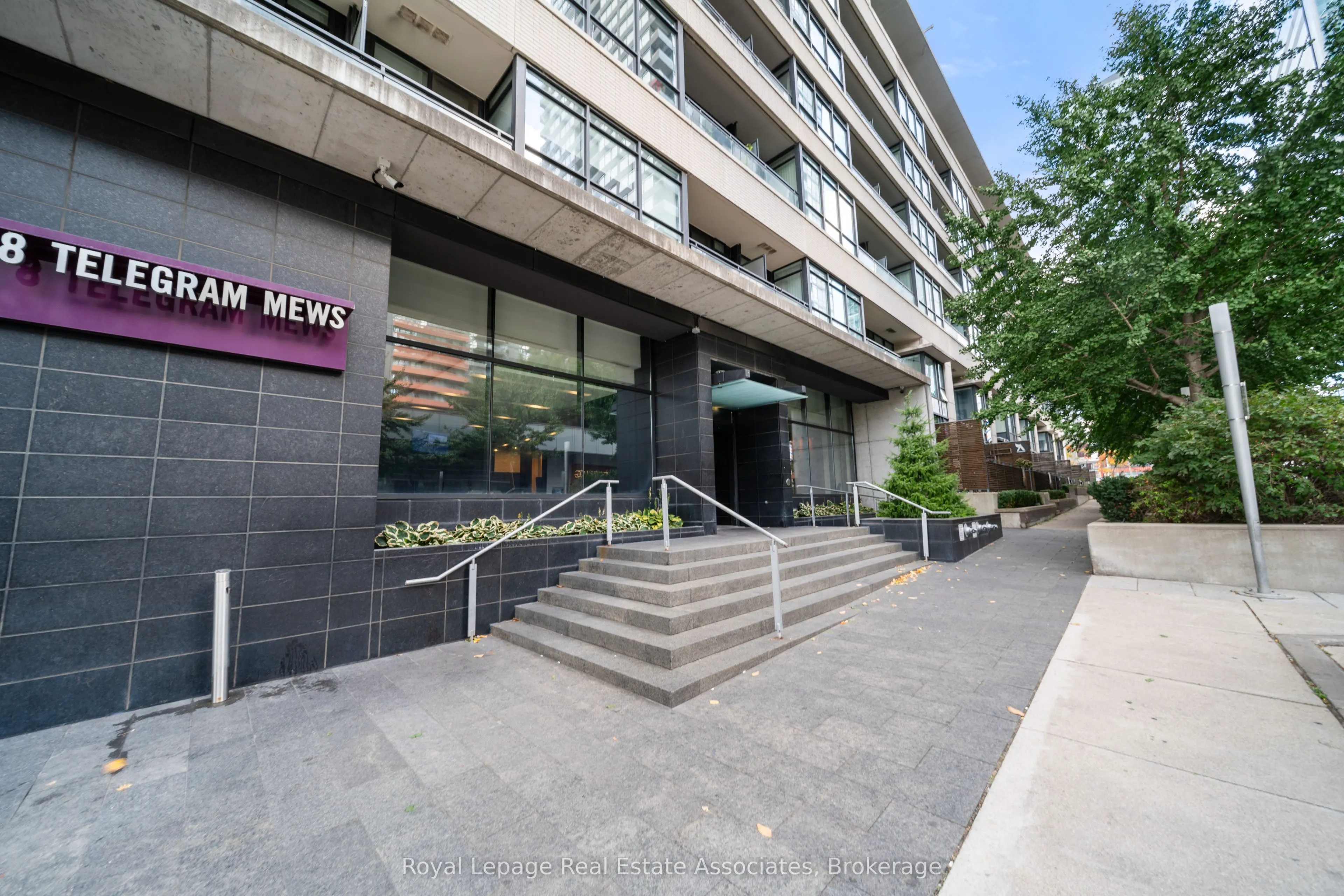 8 Telegram Mews, #518