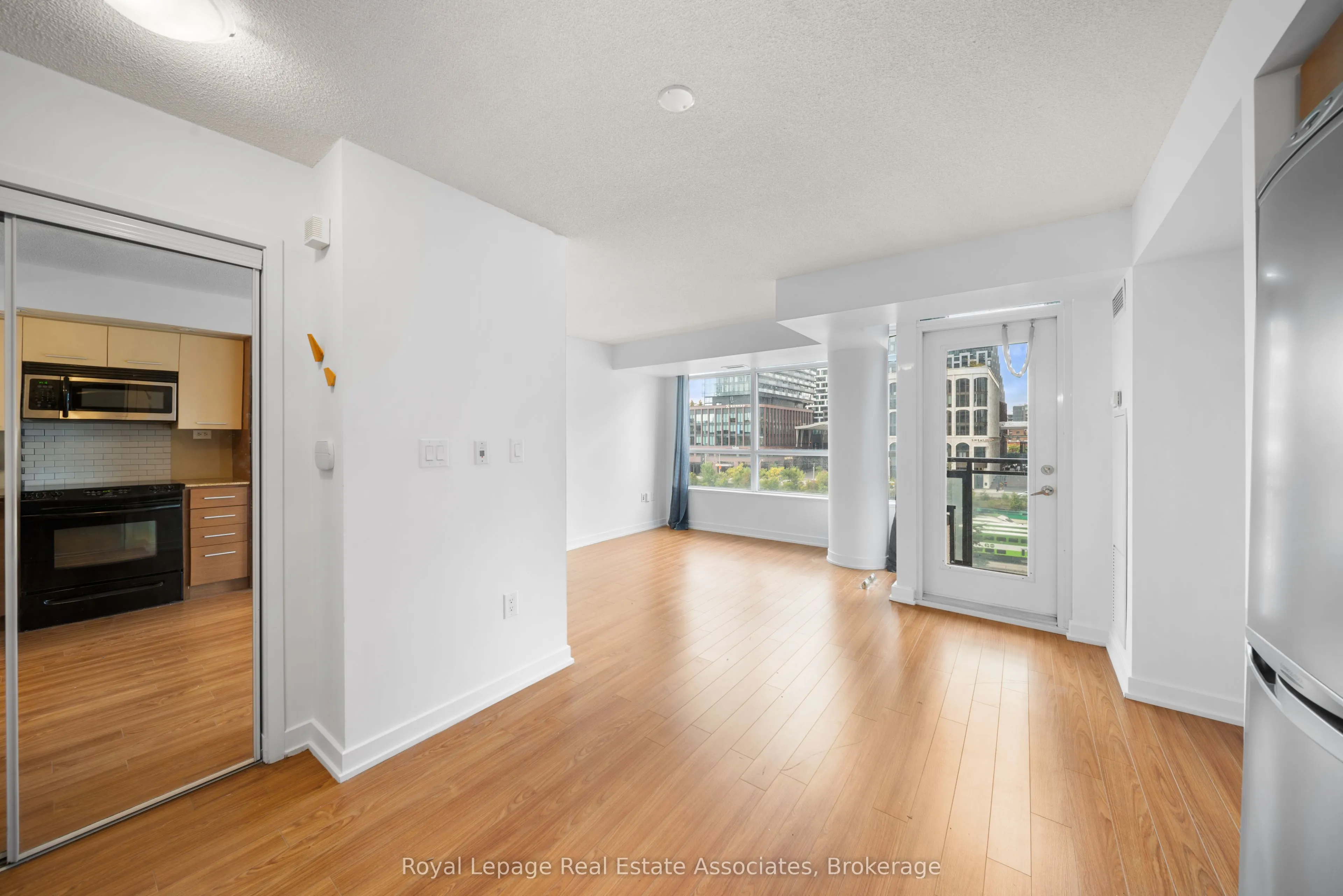 8 Telegram Mews, #518