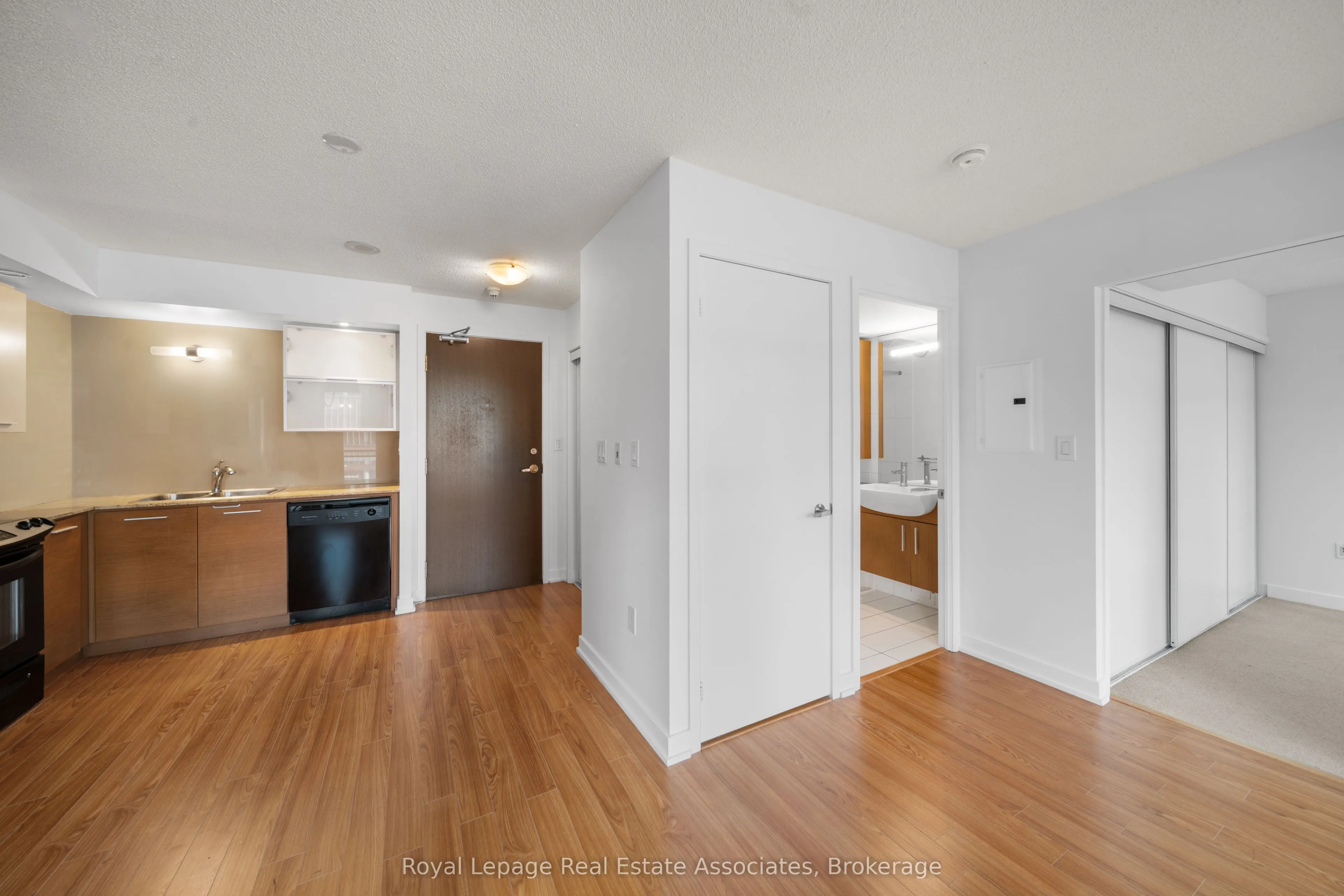 8 Telegram Mews, #518