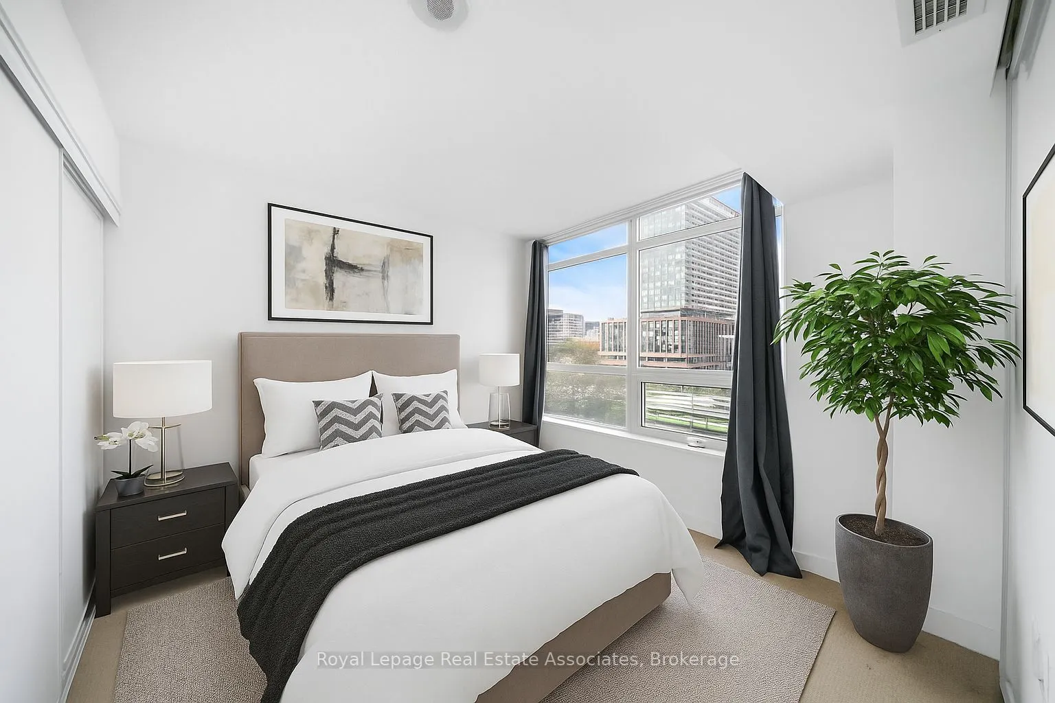 8 Telegram Mews, #518