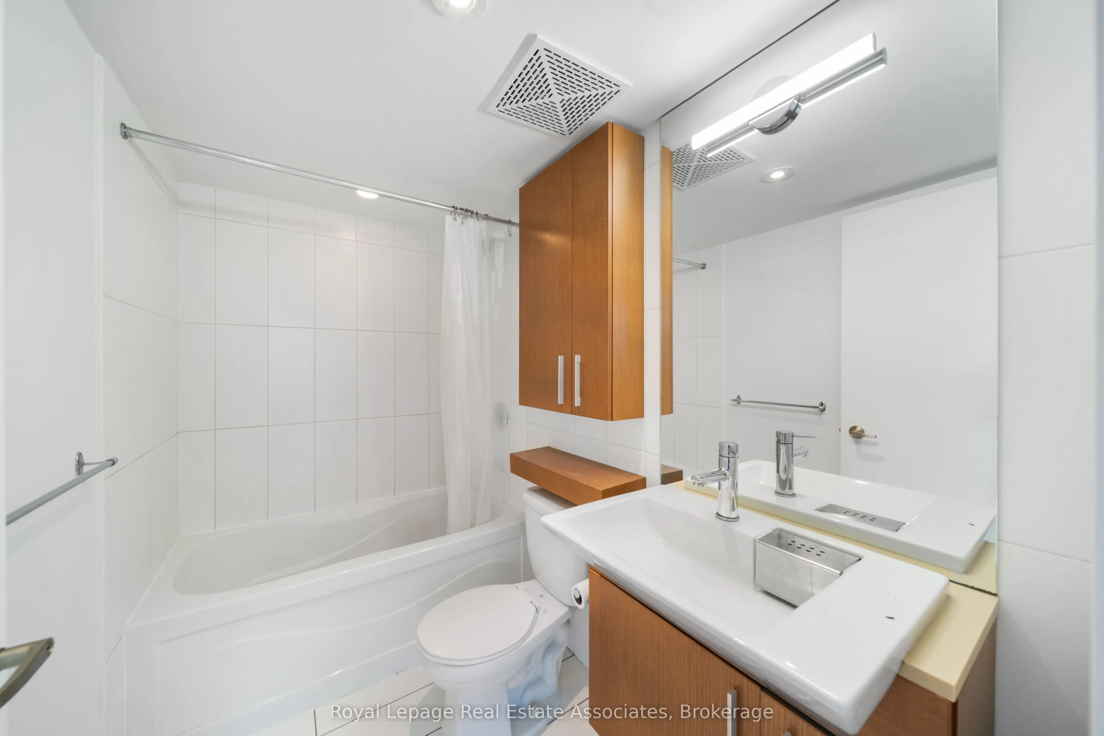 8 Telegram Mews, #518