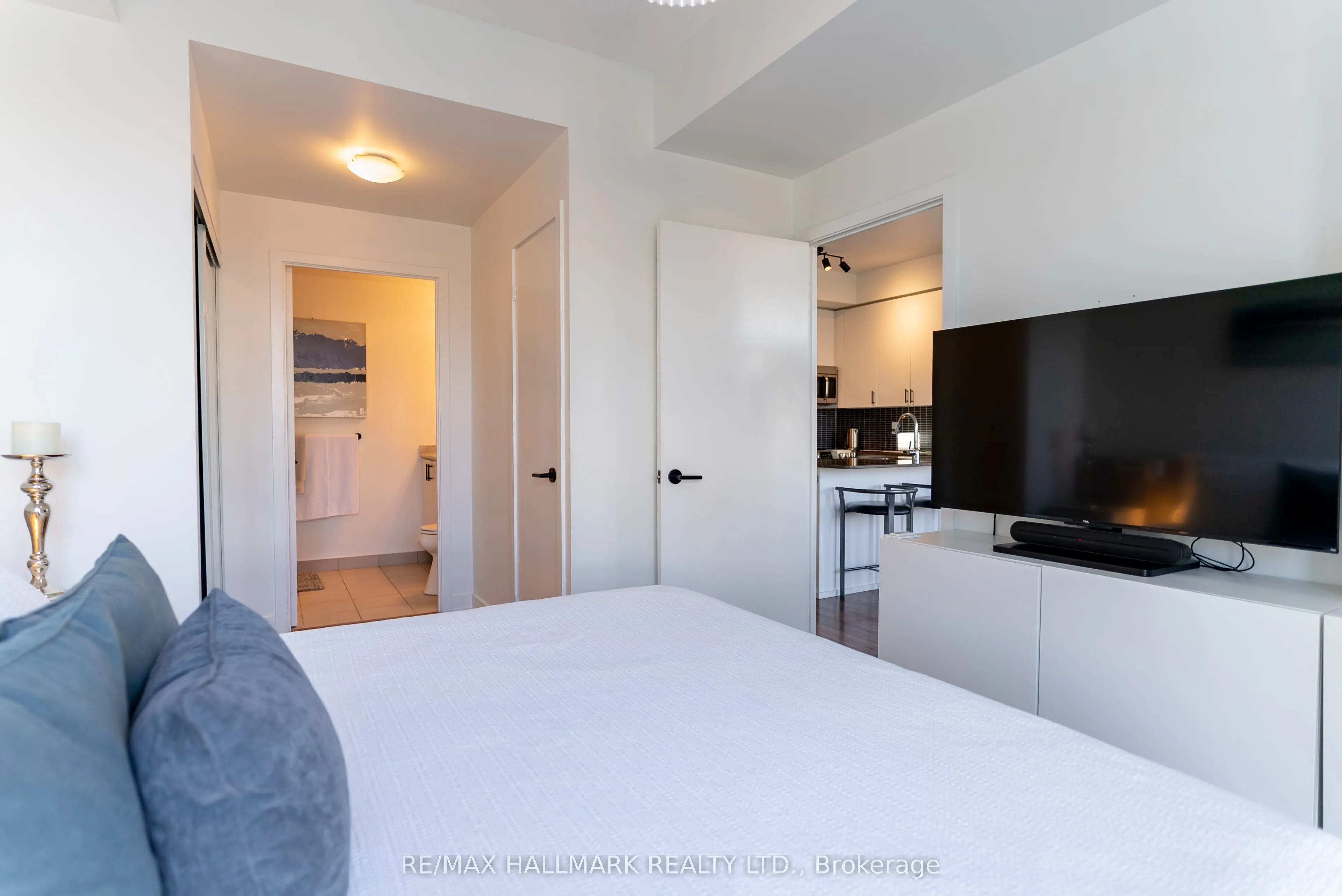 260 Sackville Street, #813