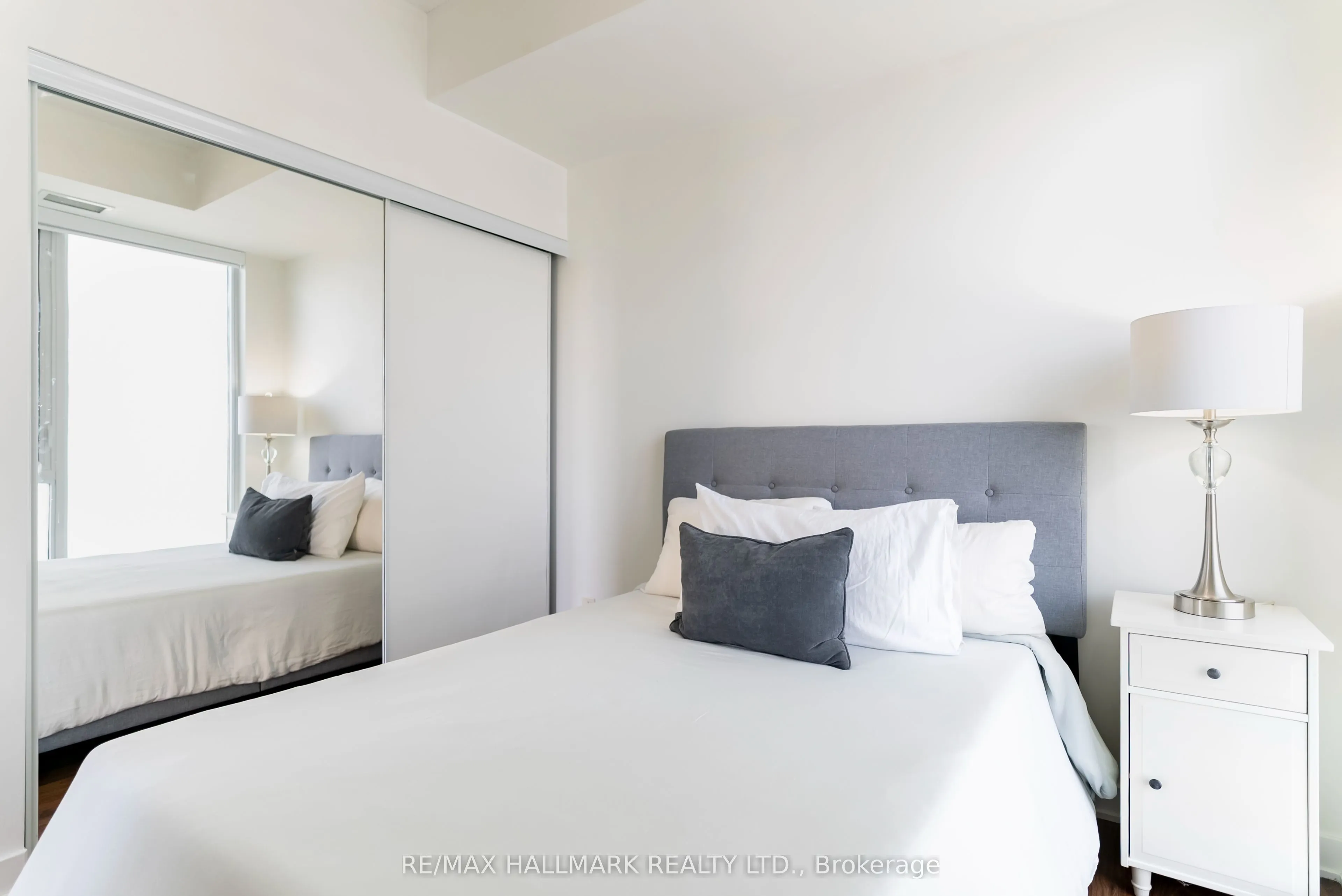 260 Sackville Street, #813