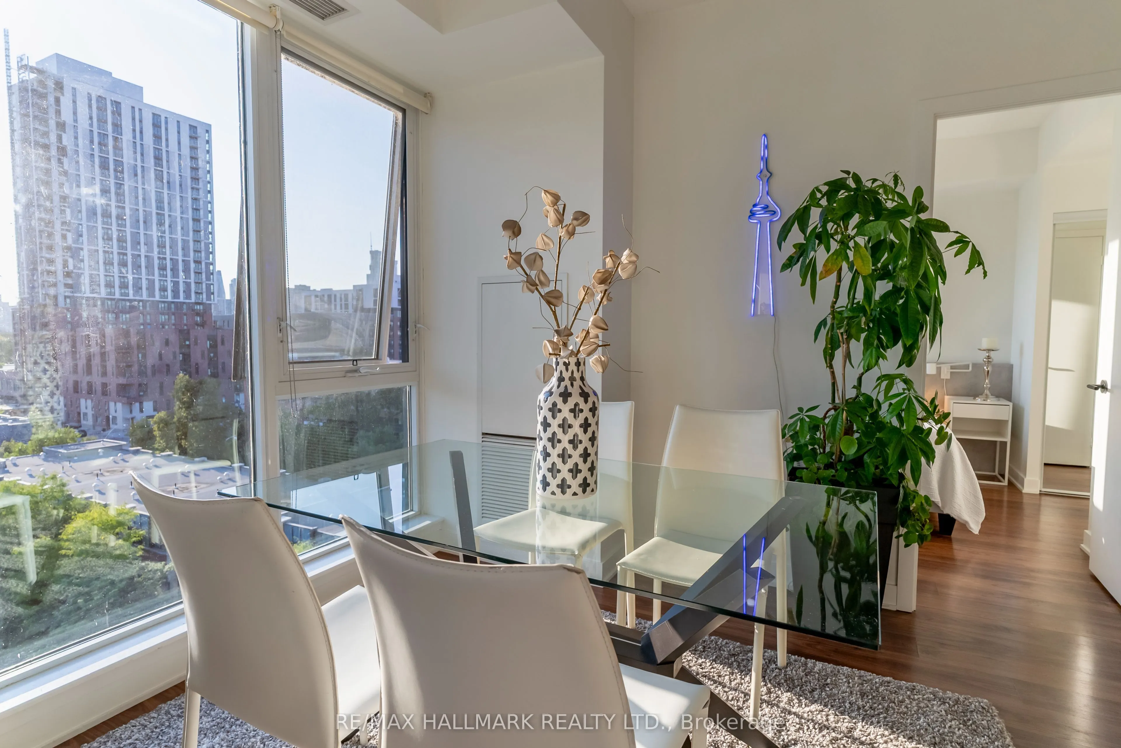 260 Sackville Street, #813