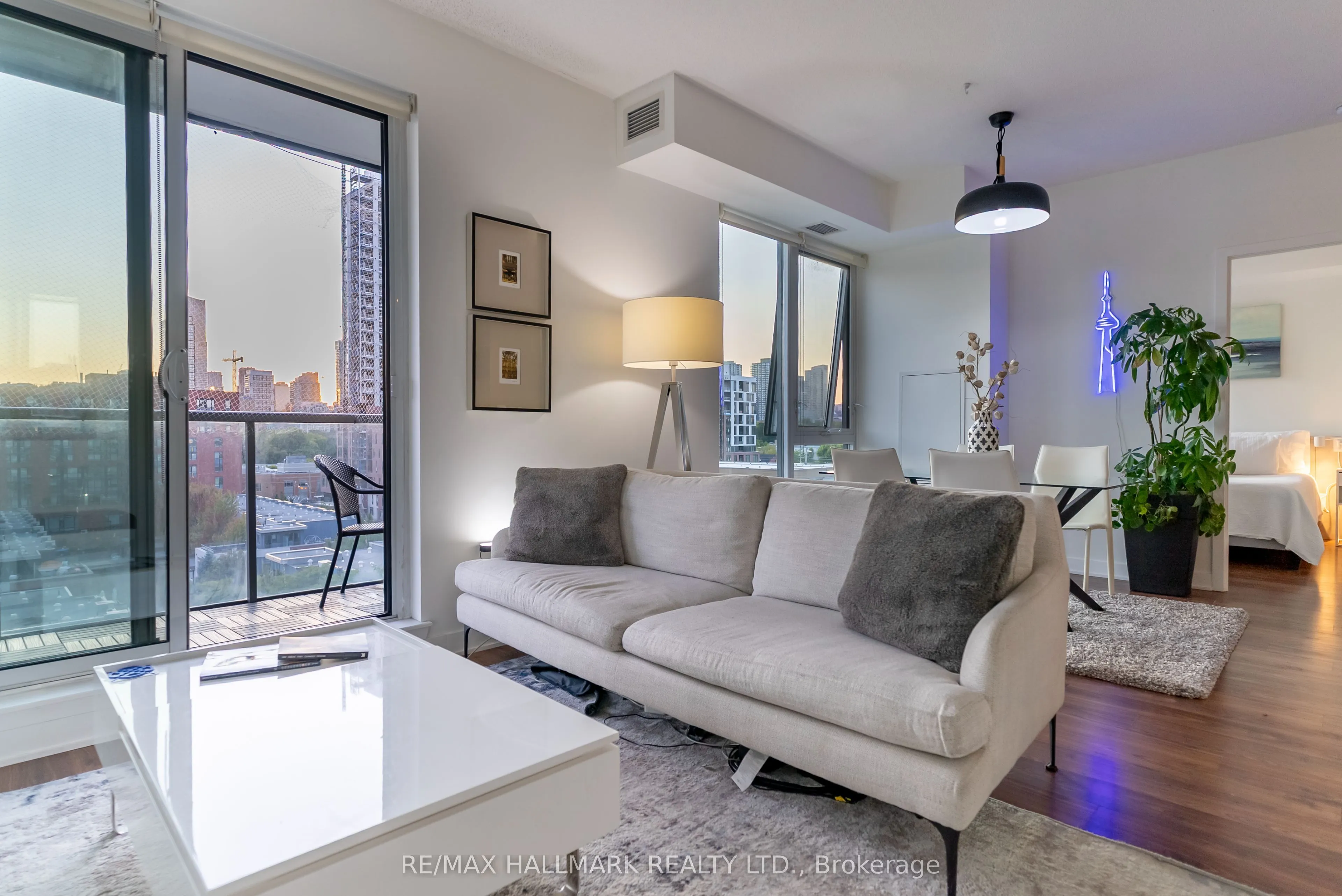 260 Sackville Street, #813