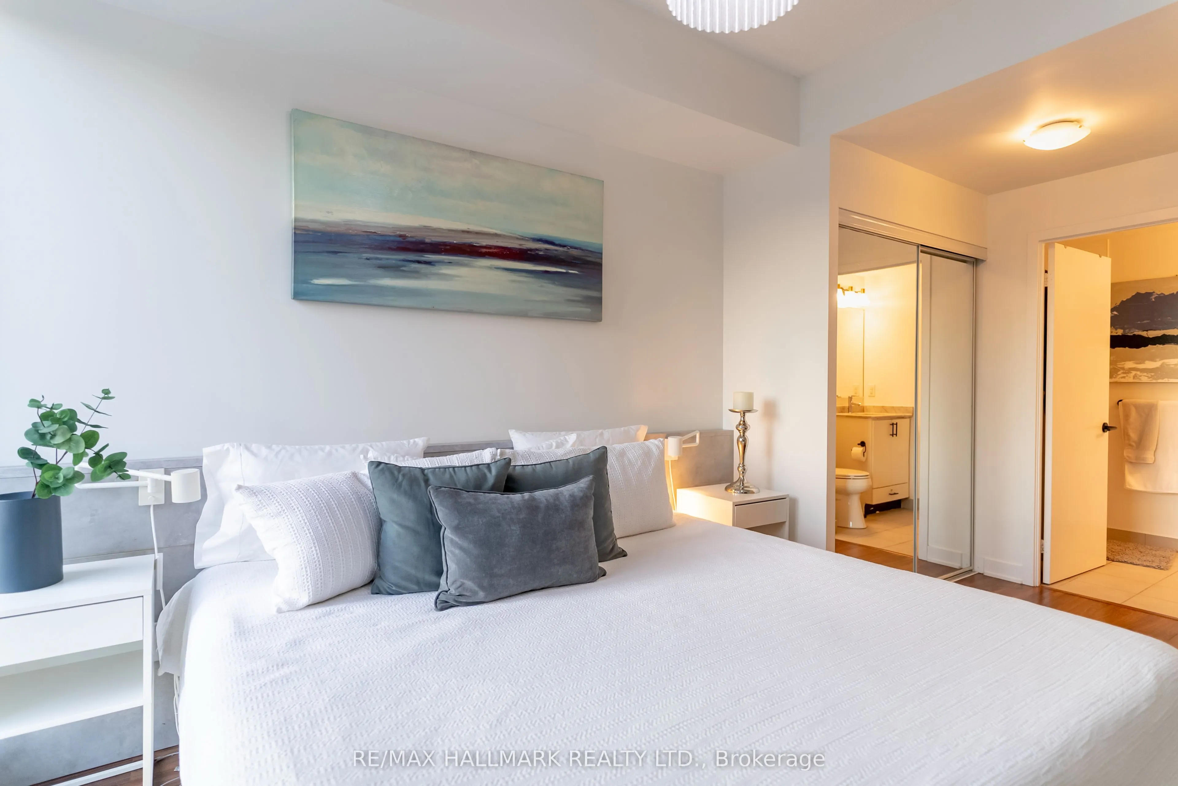 260 Sackville Street, #813