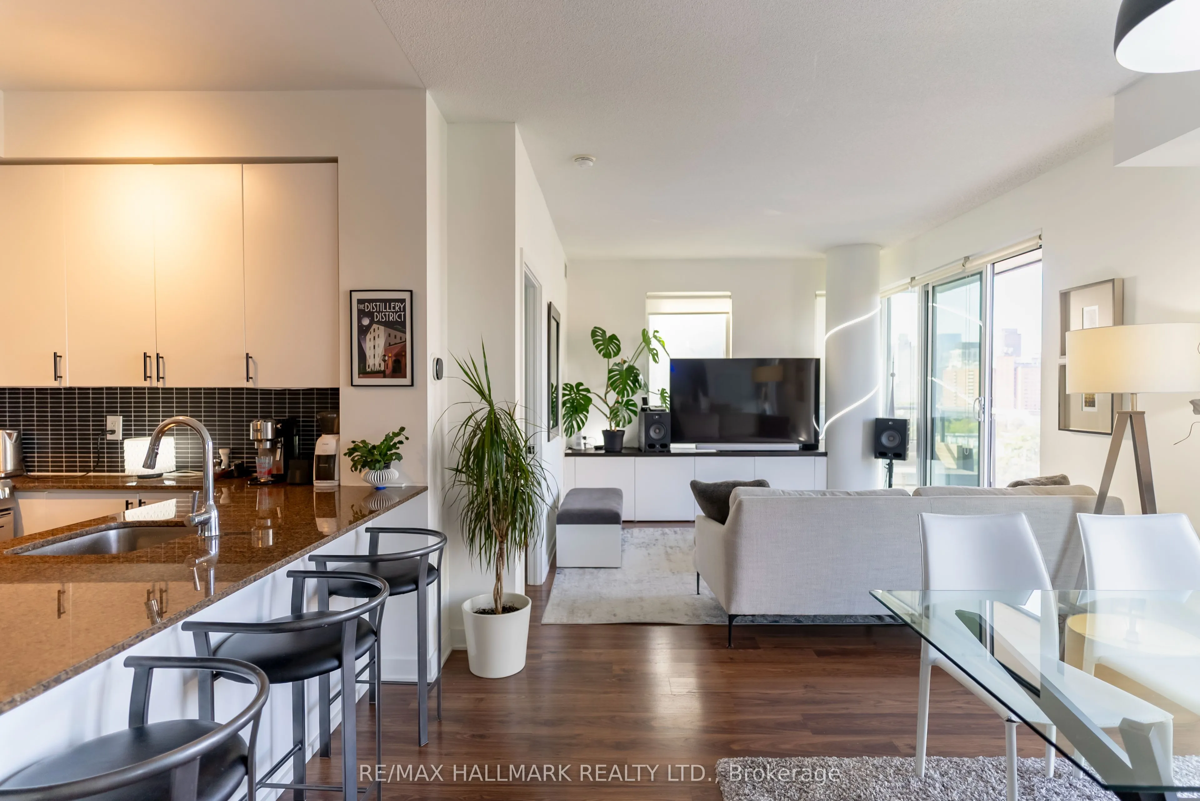 260 Sackville Street, #813