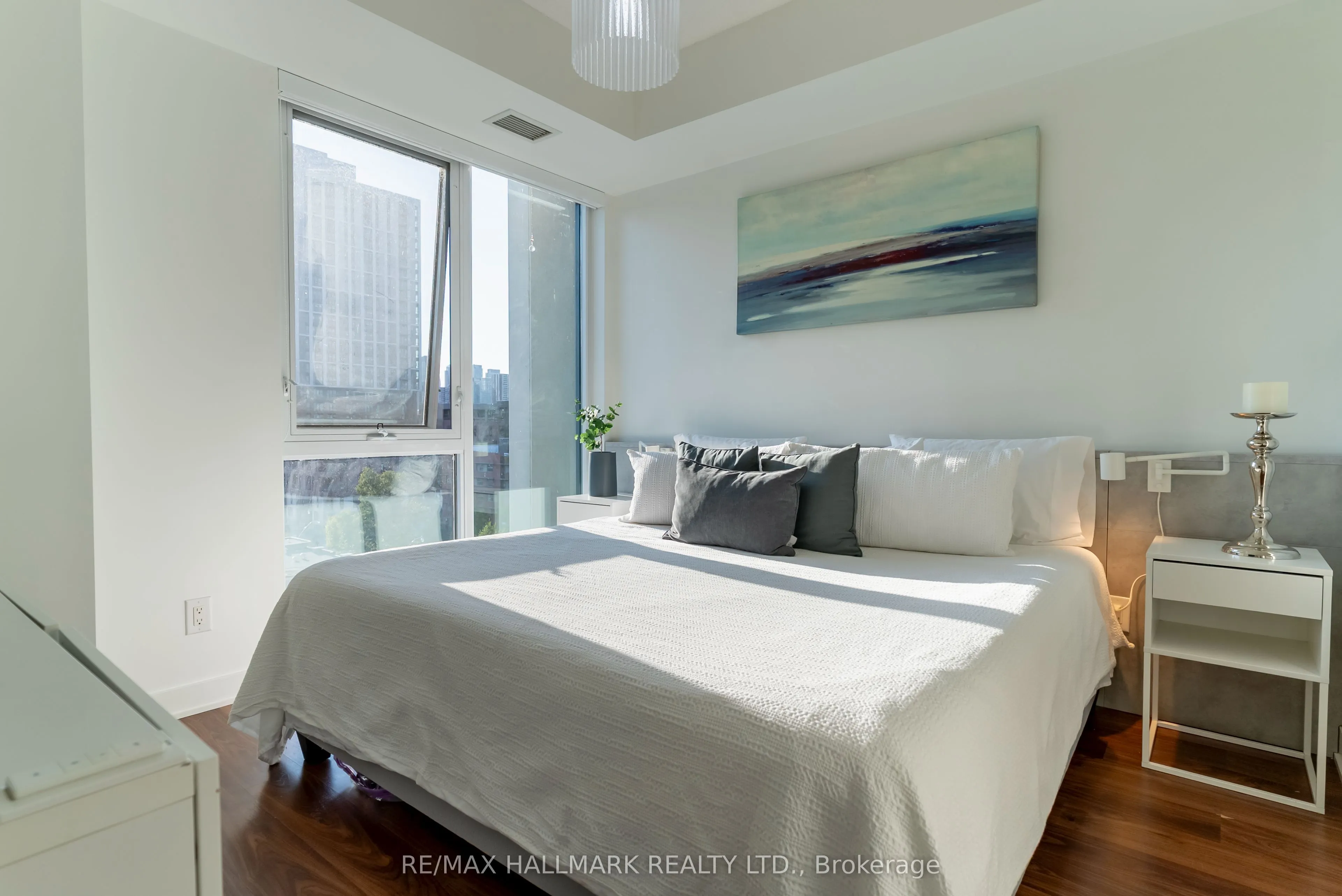 260 Sackville Street, #813