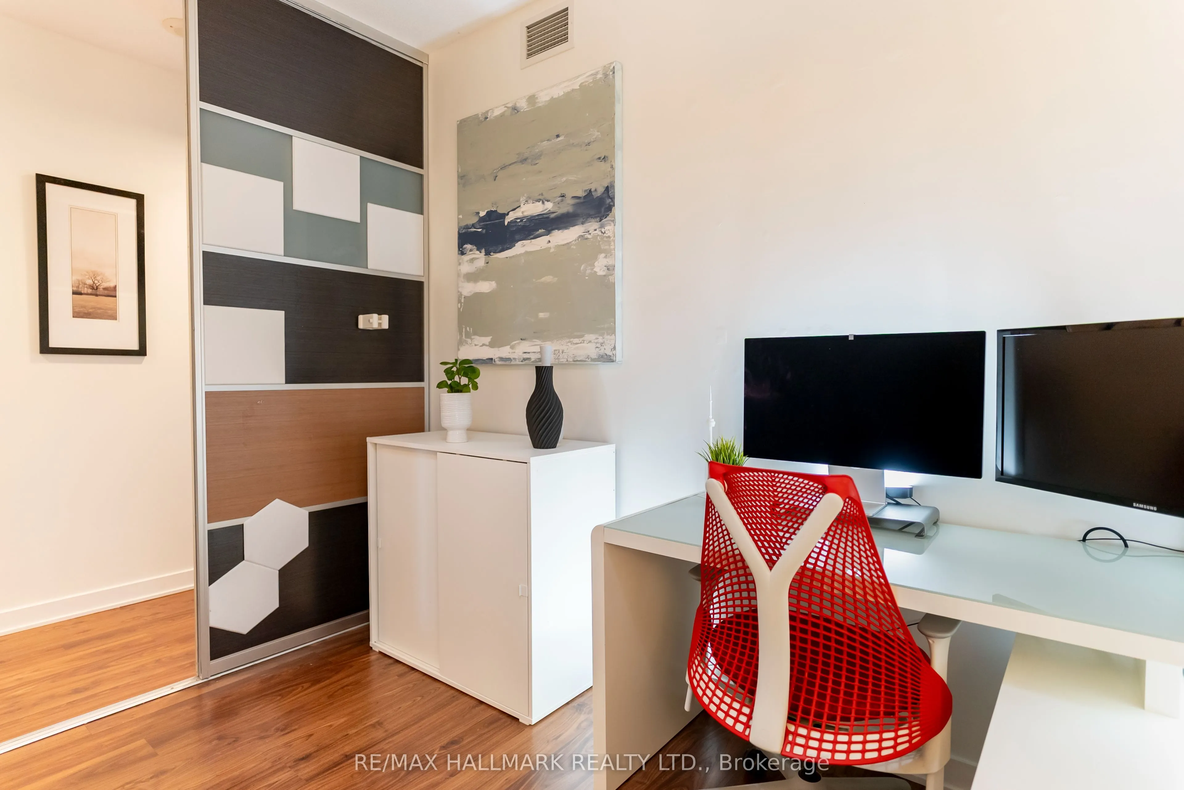 260 Sackville Street, #813