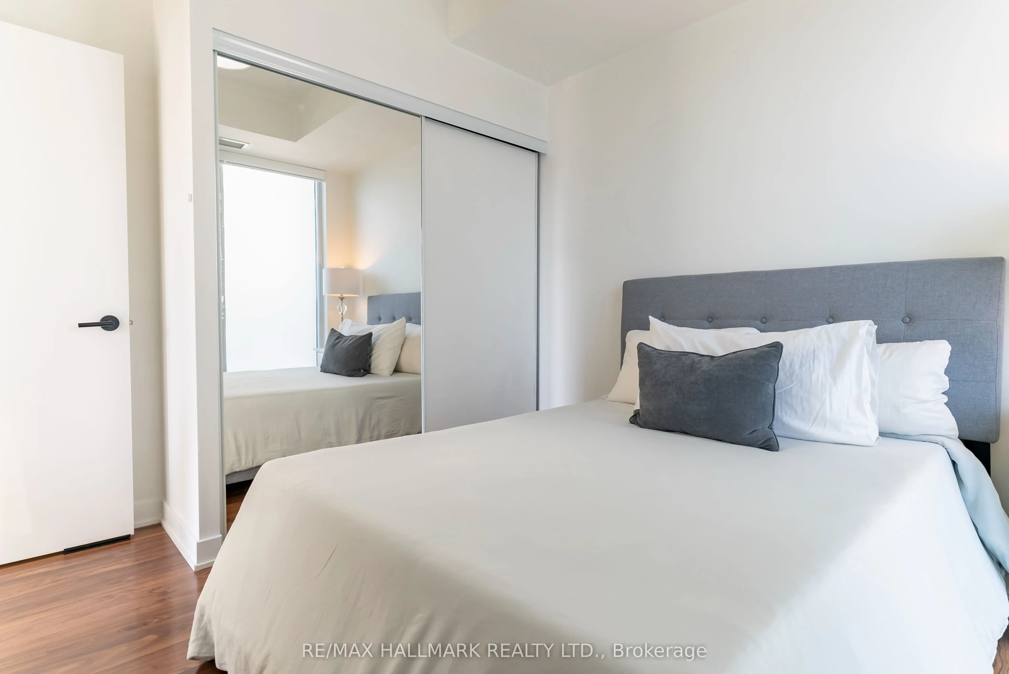 260 Sackville Street, #813