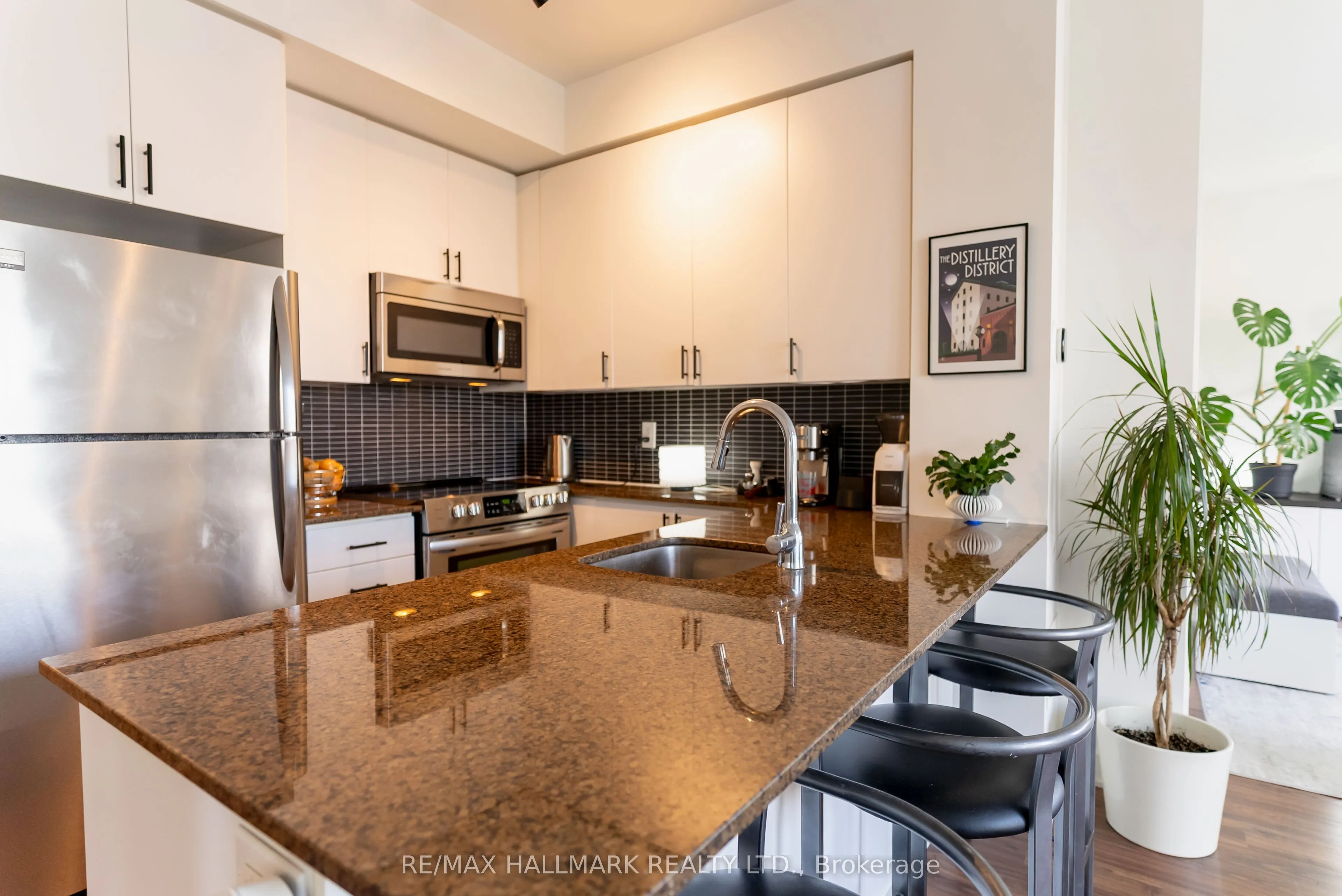 260 Sackville Street, #813