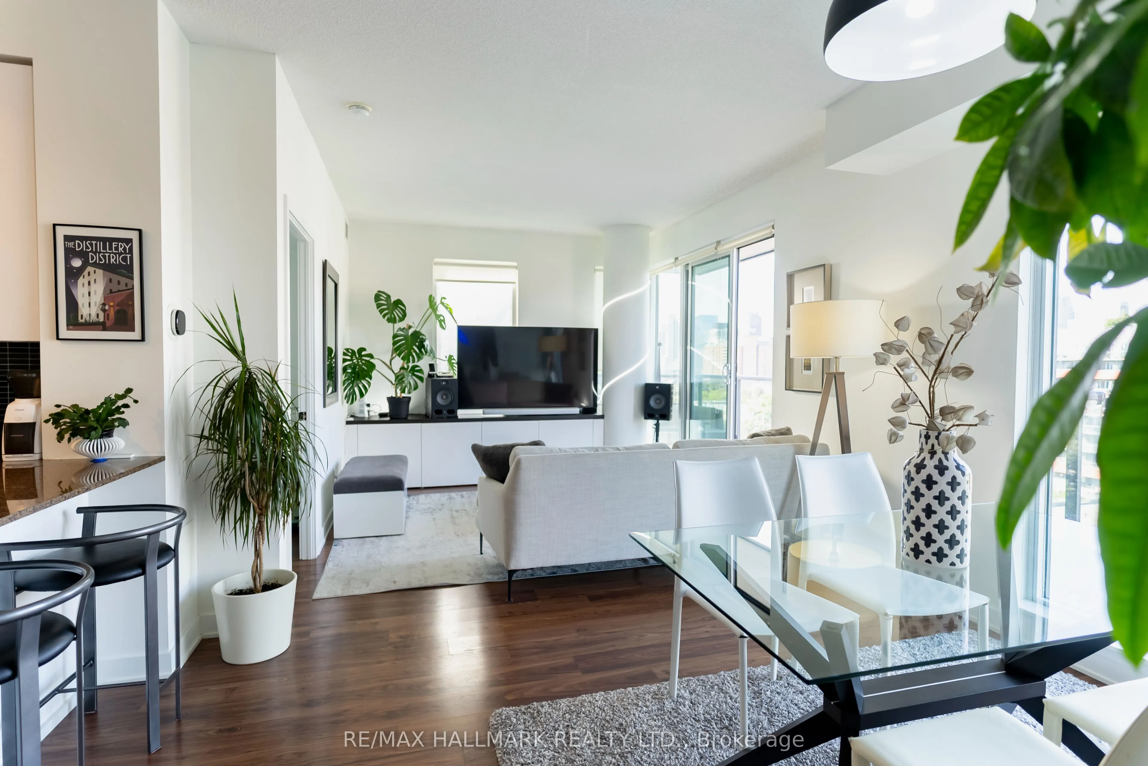 260 Sackville Street, #813