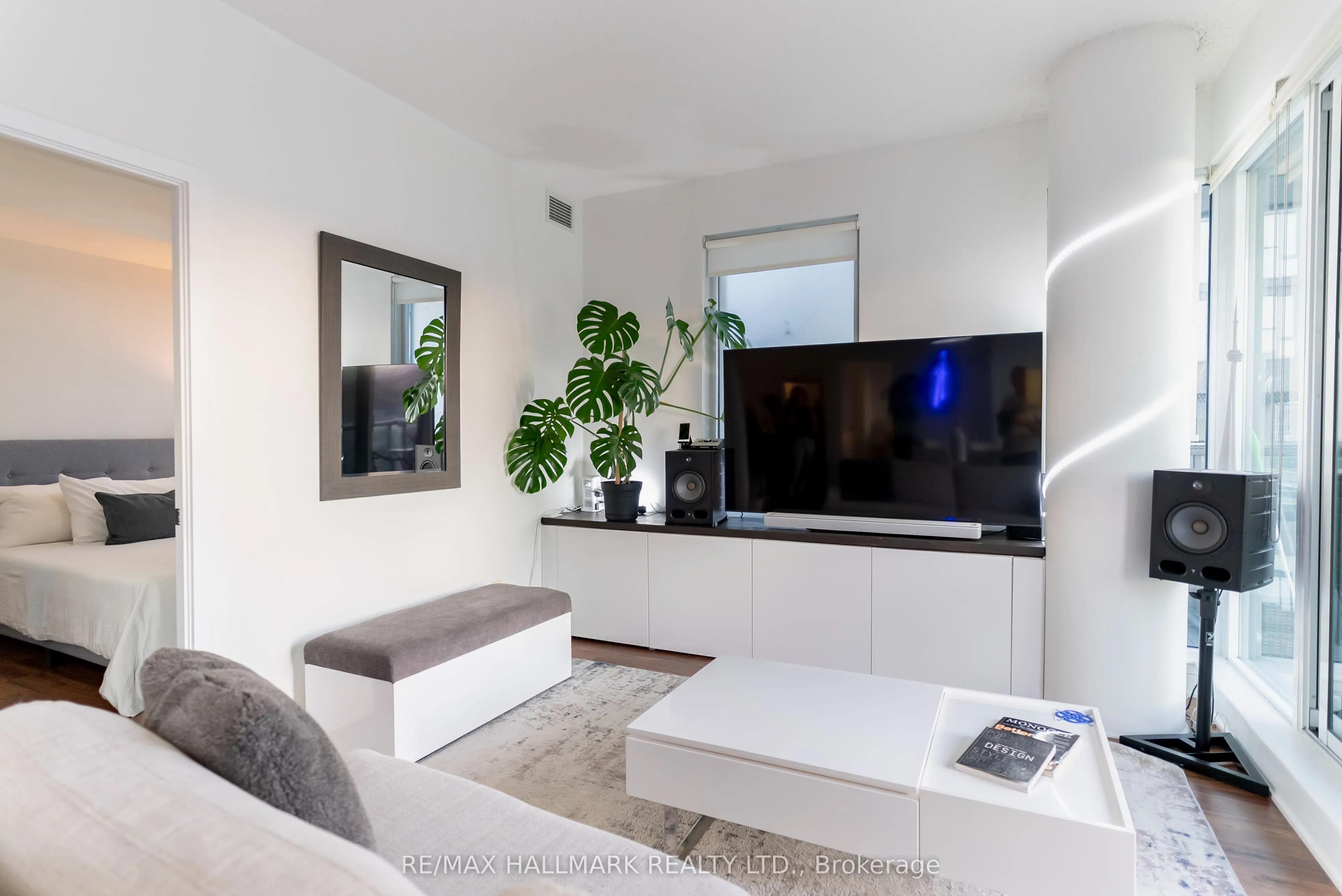 260 Sackville Street, #813