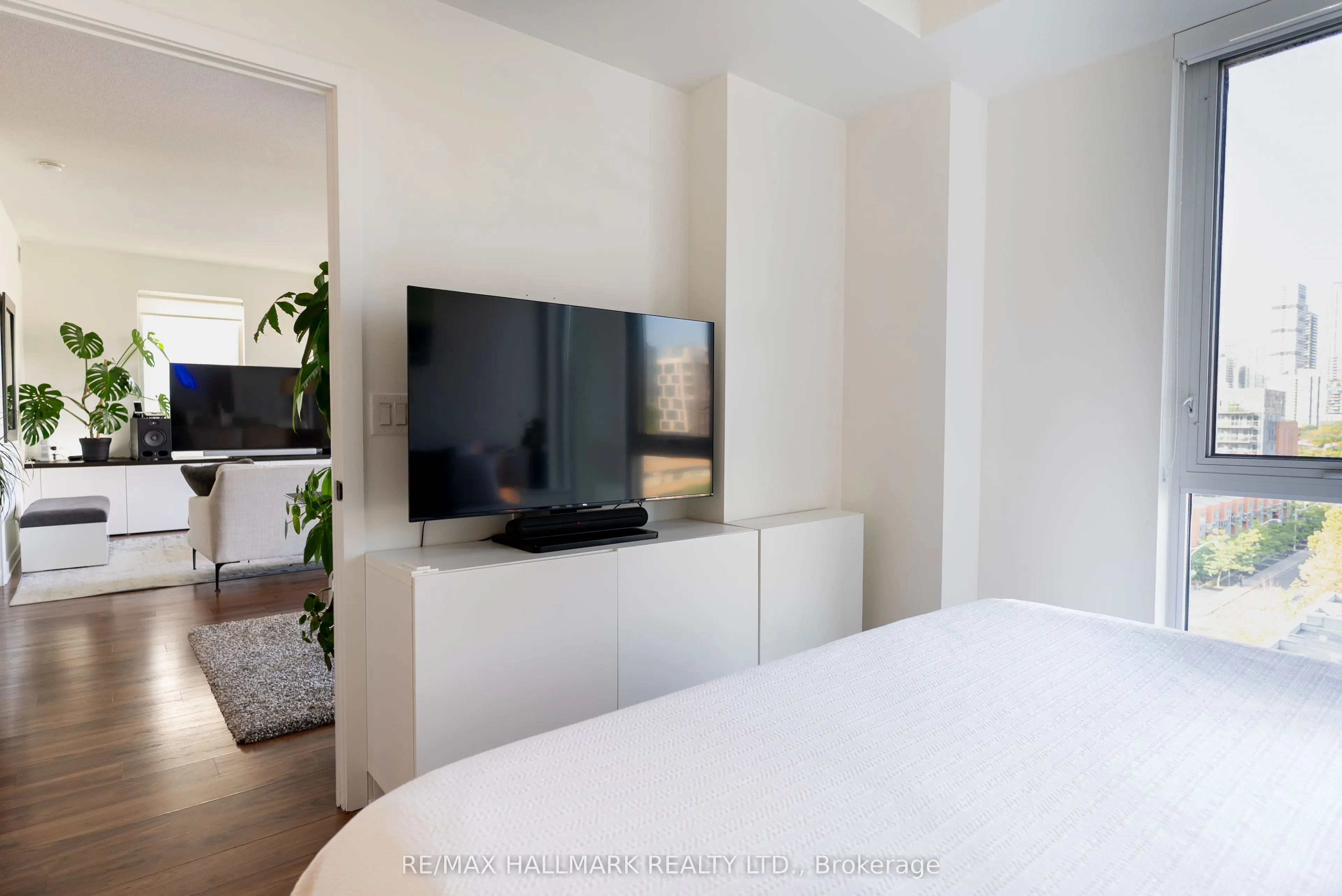 260 Sackville Street, #813