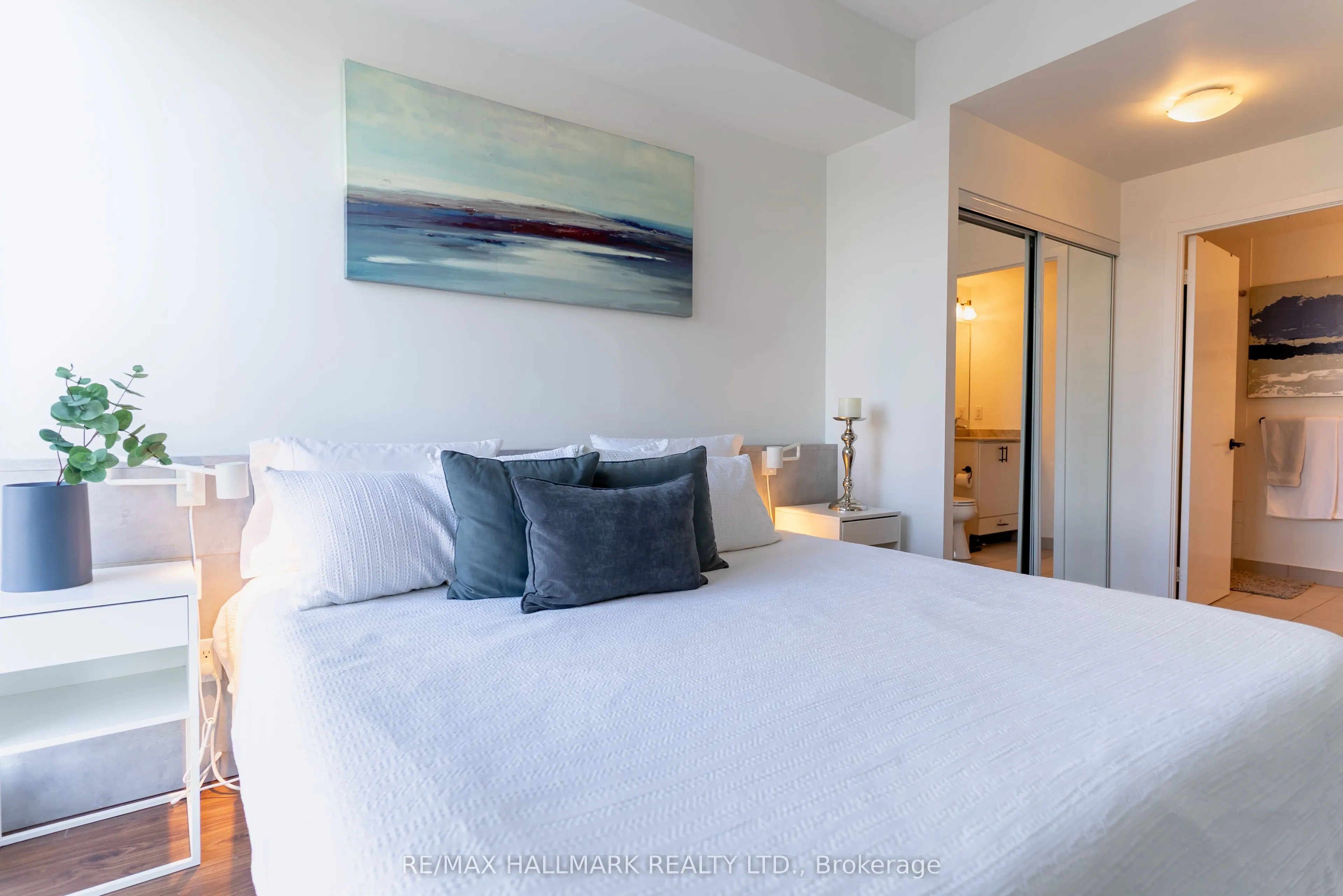 260 Sackville Street, #813