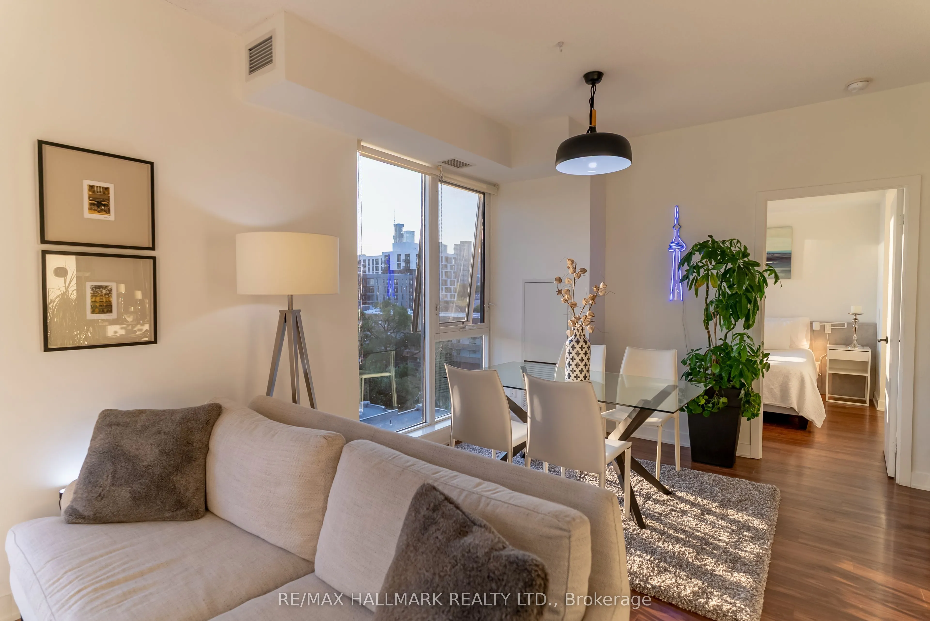 260 Sackville Street, #813