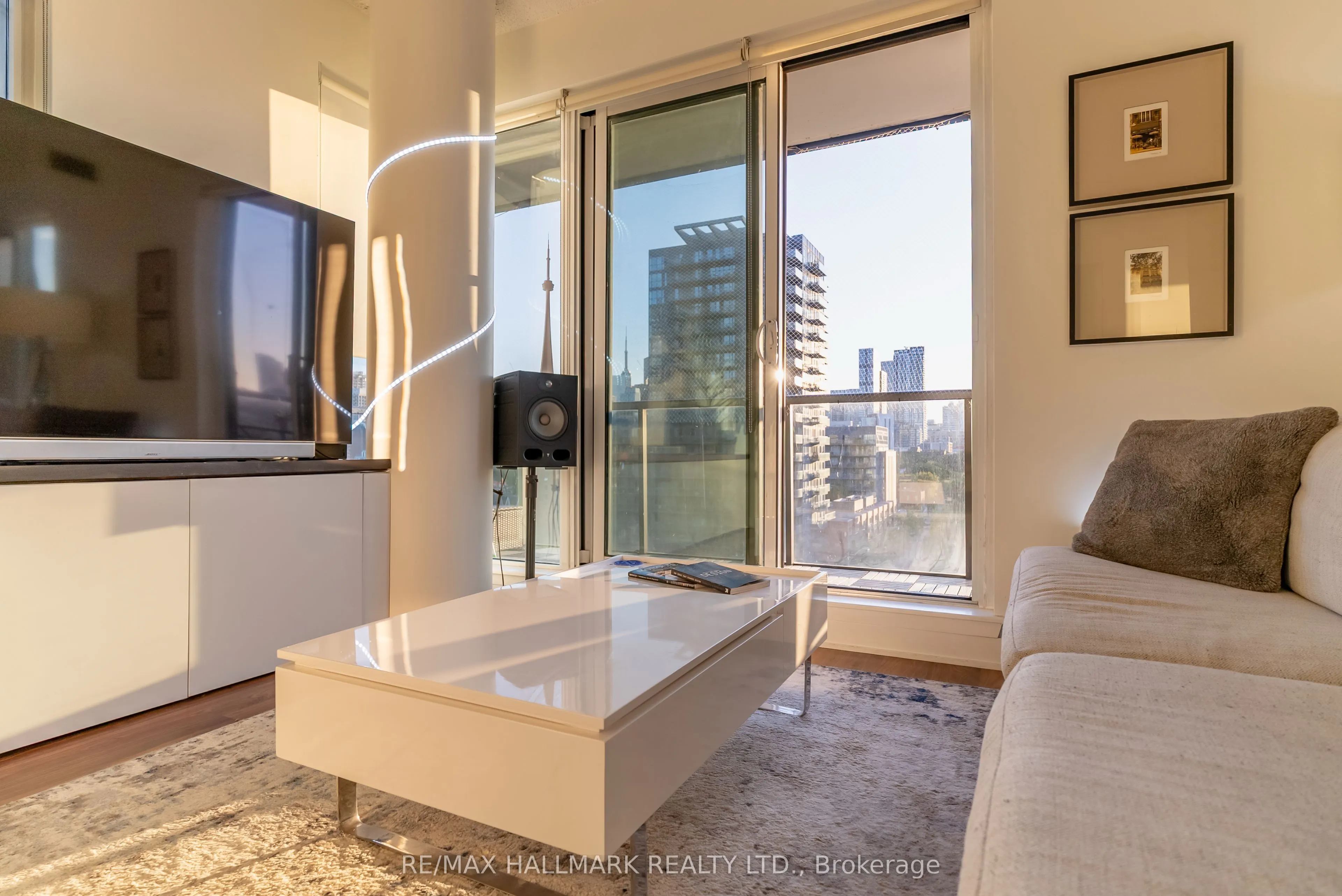 260 Sackville Street, #813