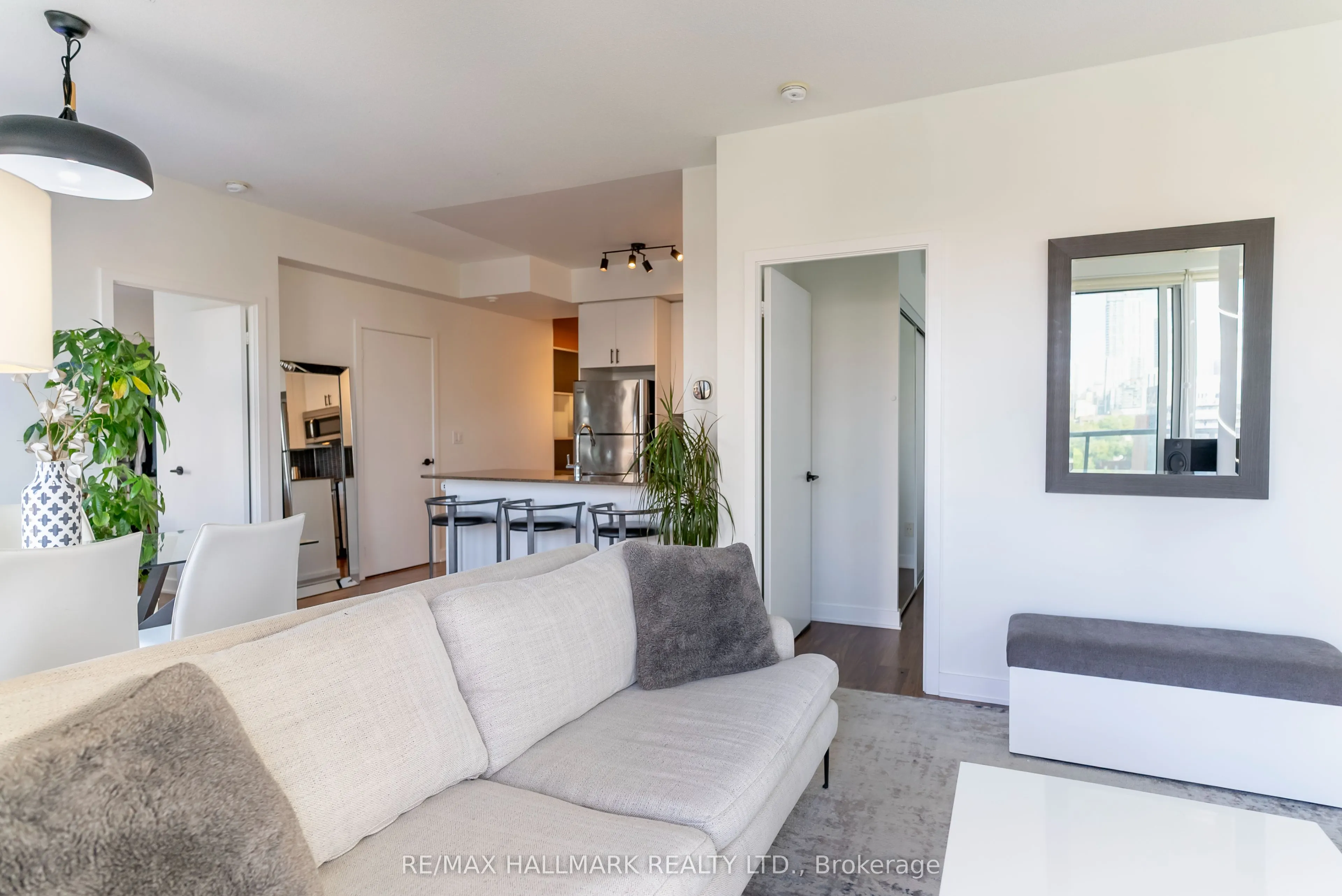 260 Sackville Street, #813