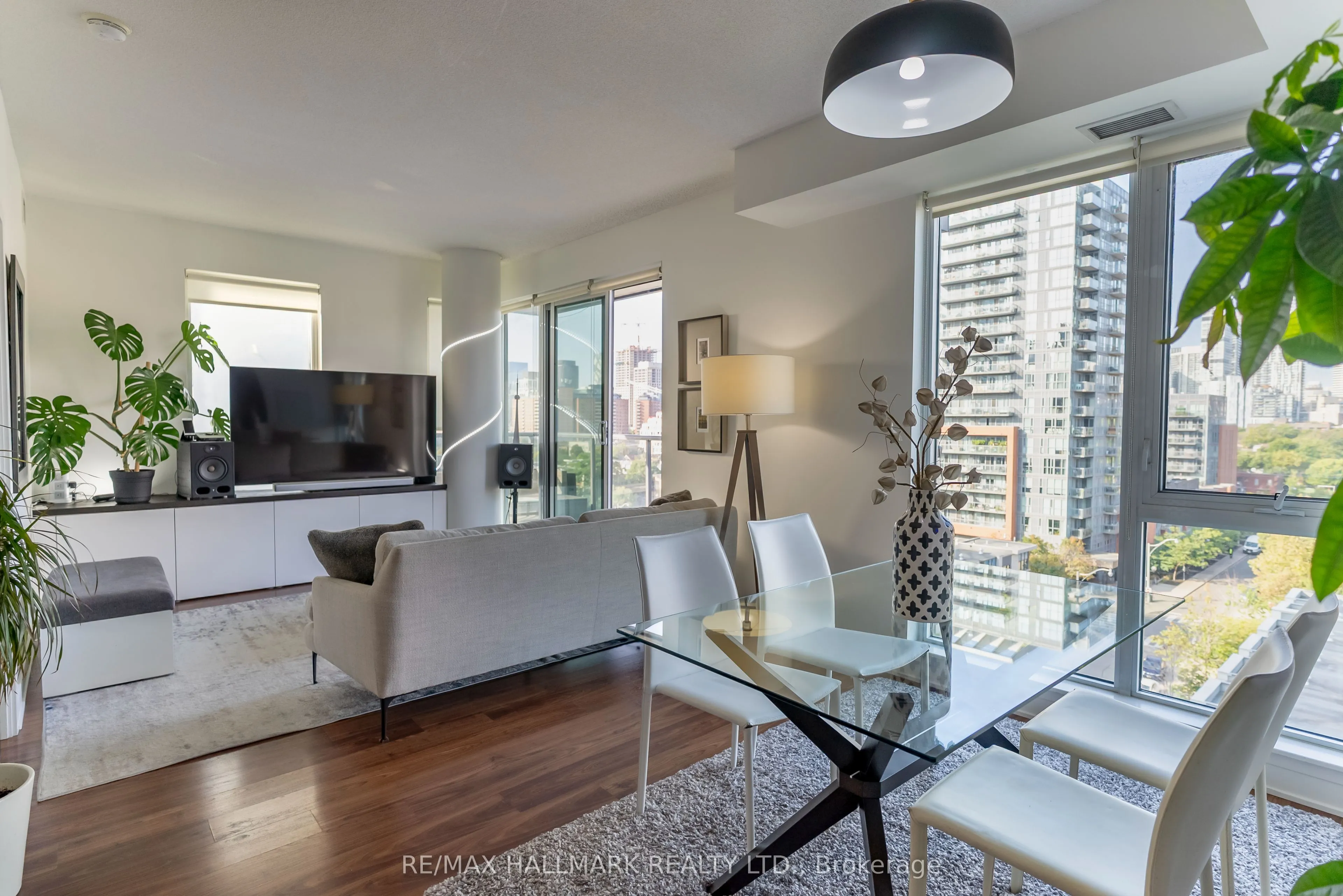 260 Sackville Street, #813