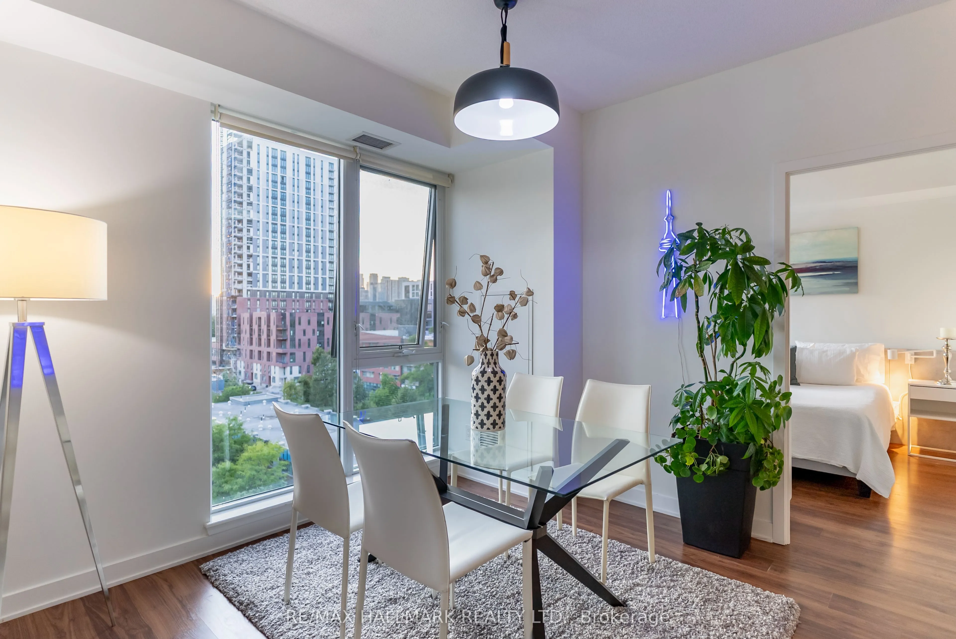 260 Sackville Street, #813