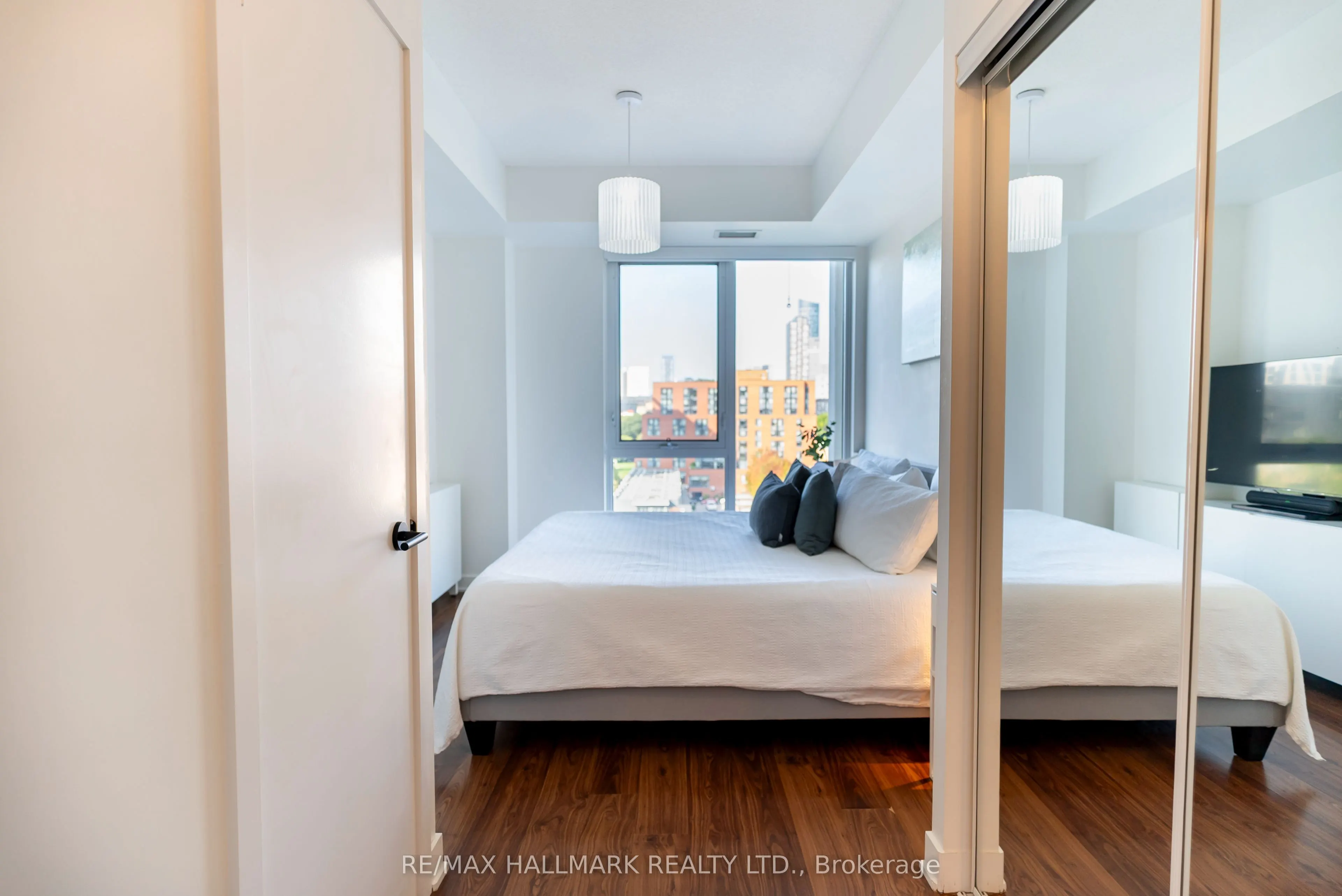 260 Sackville Street, #813