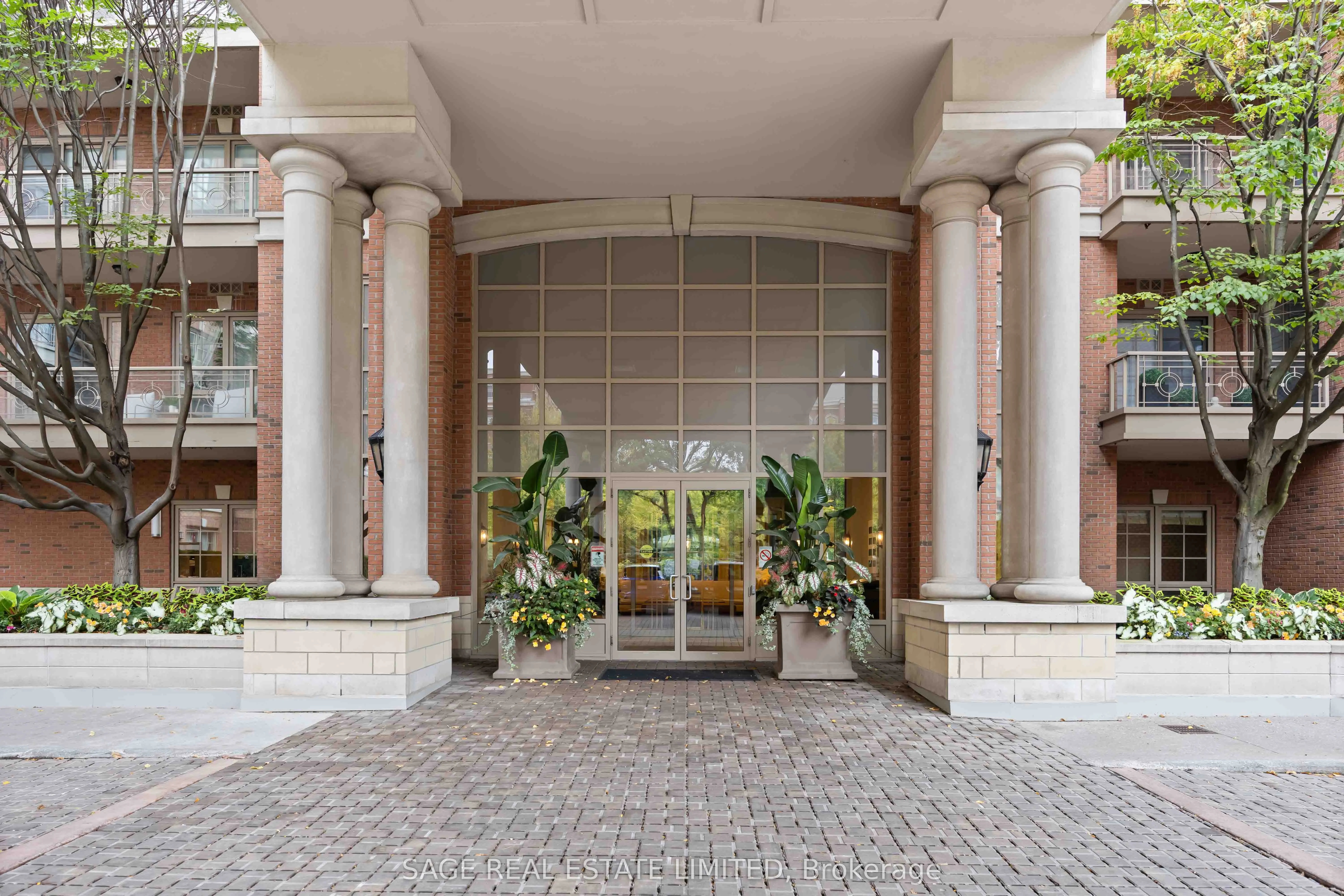 20 Burkebrook Place, #212