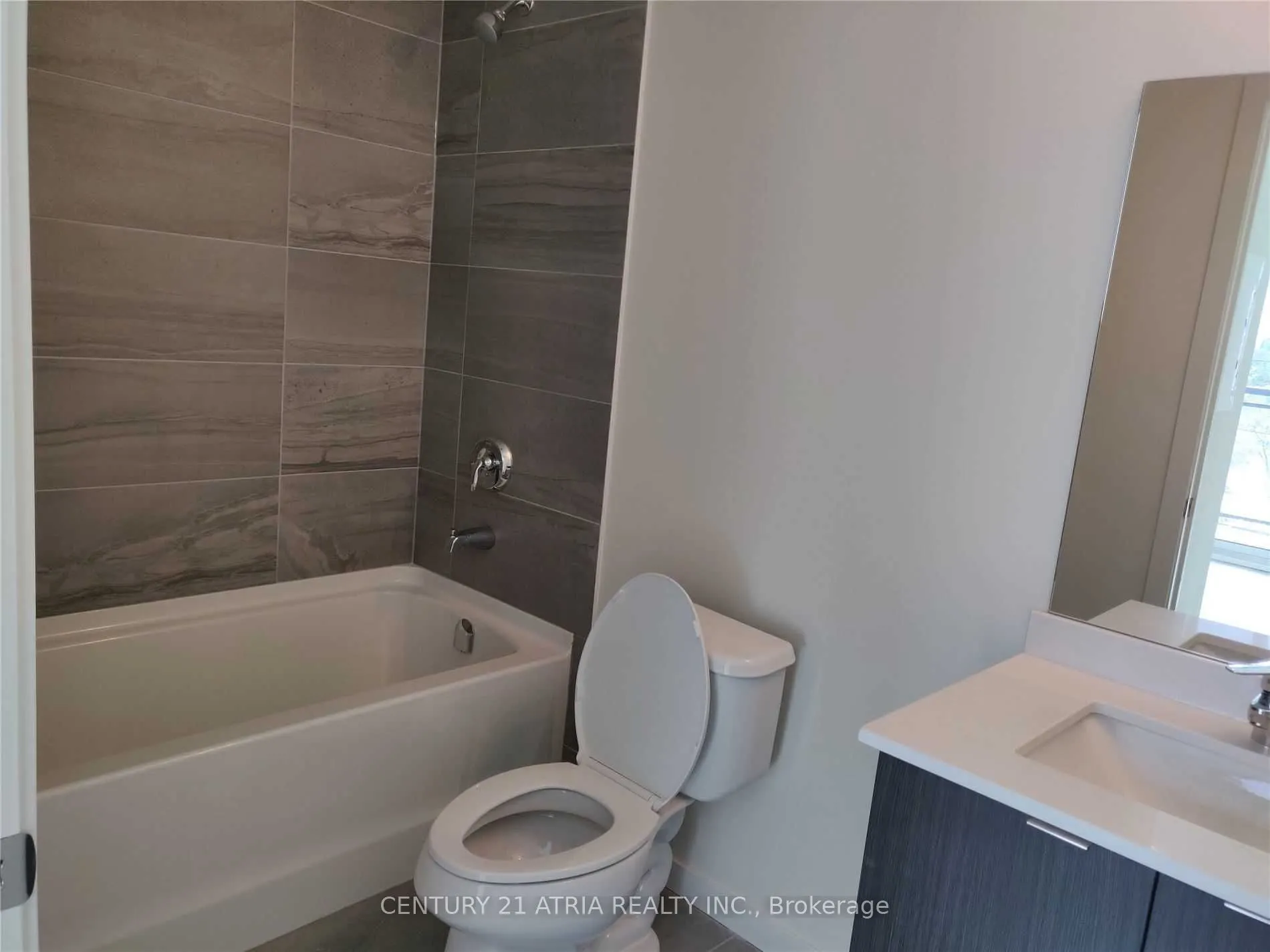 3237 Bayview Avenue, #811