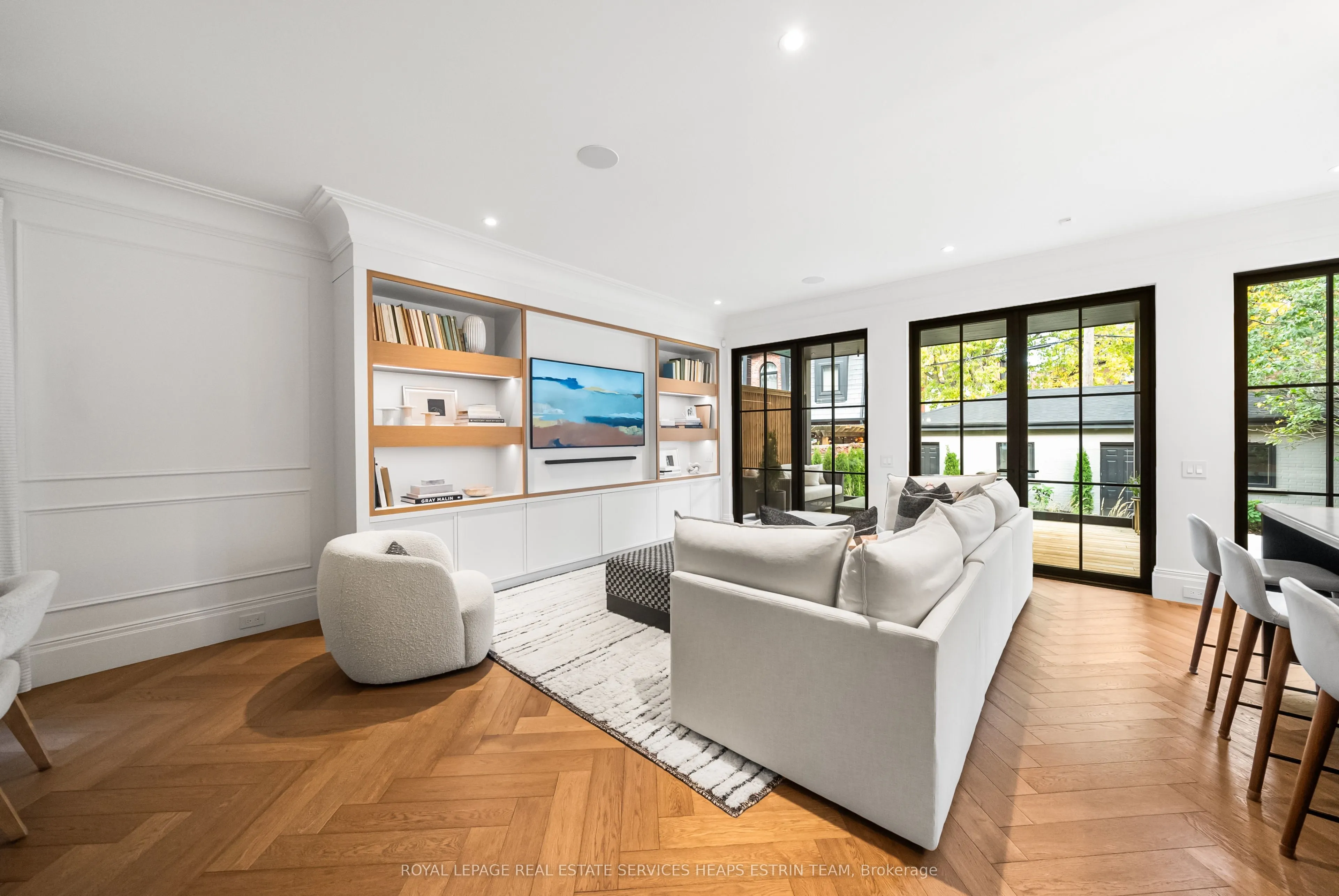 405 Palmerston Boulevard