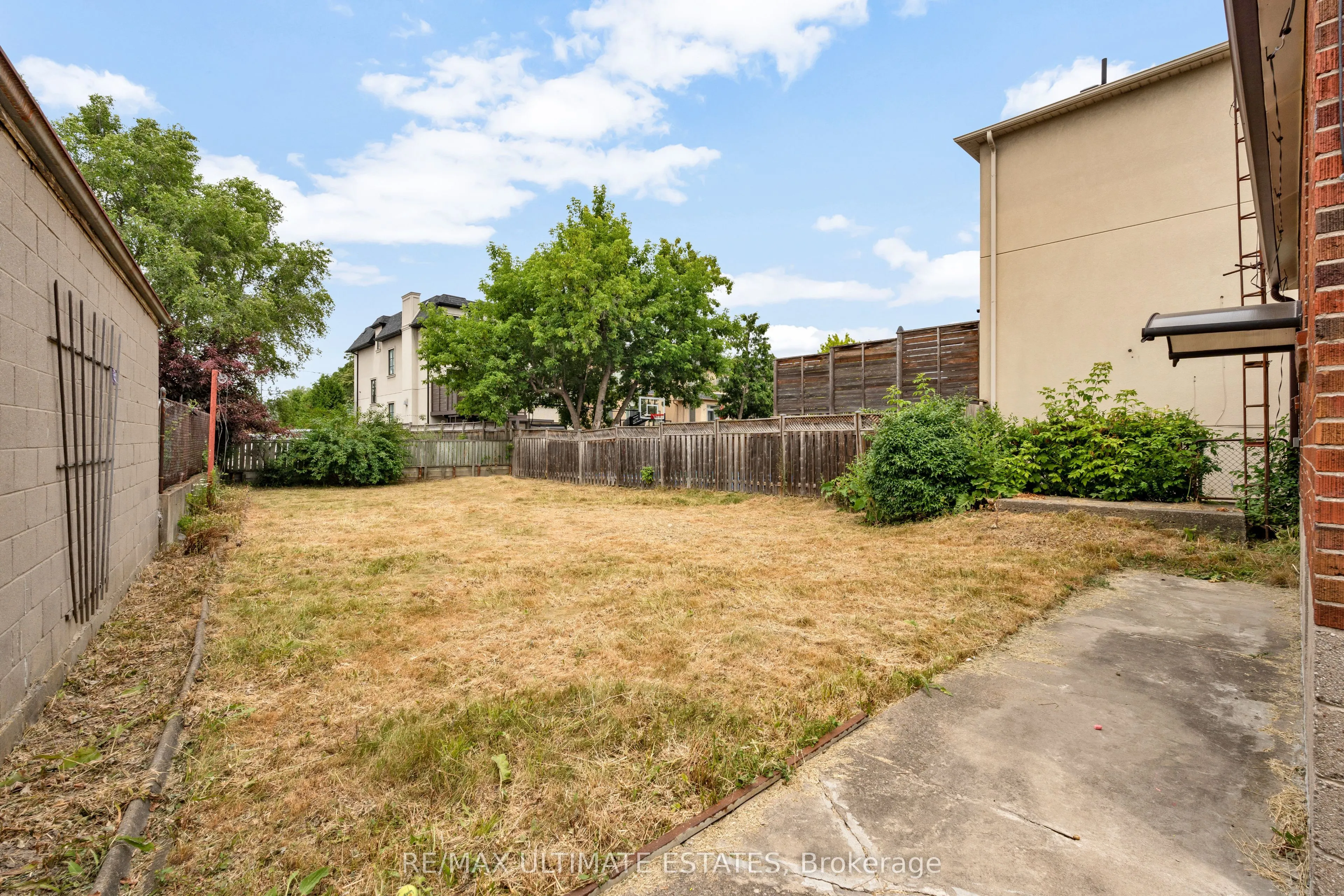198 Dunblaine Avenue