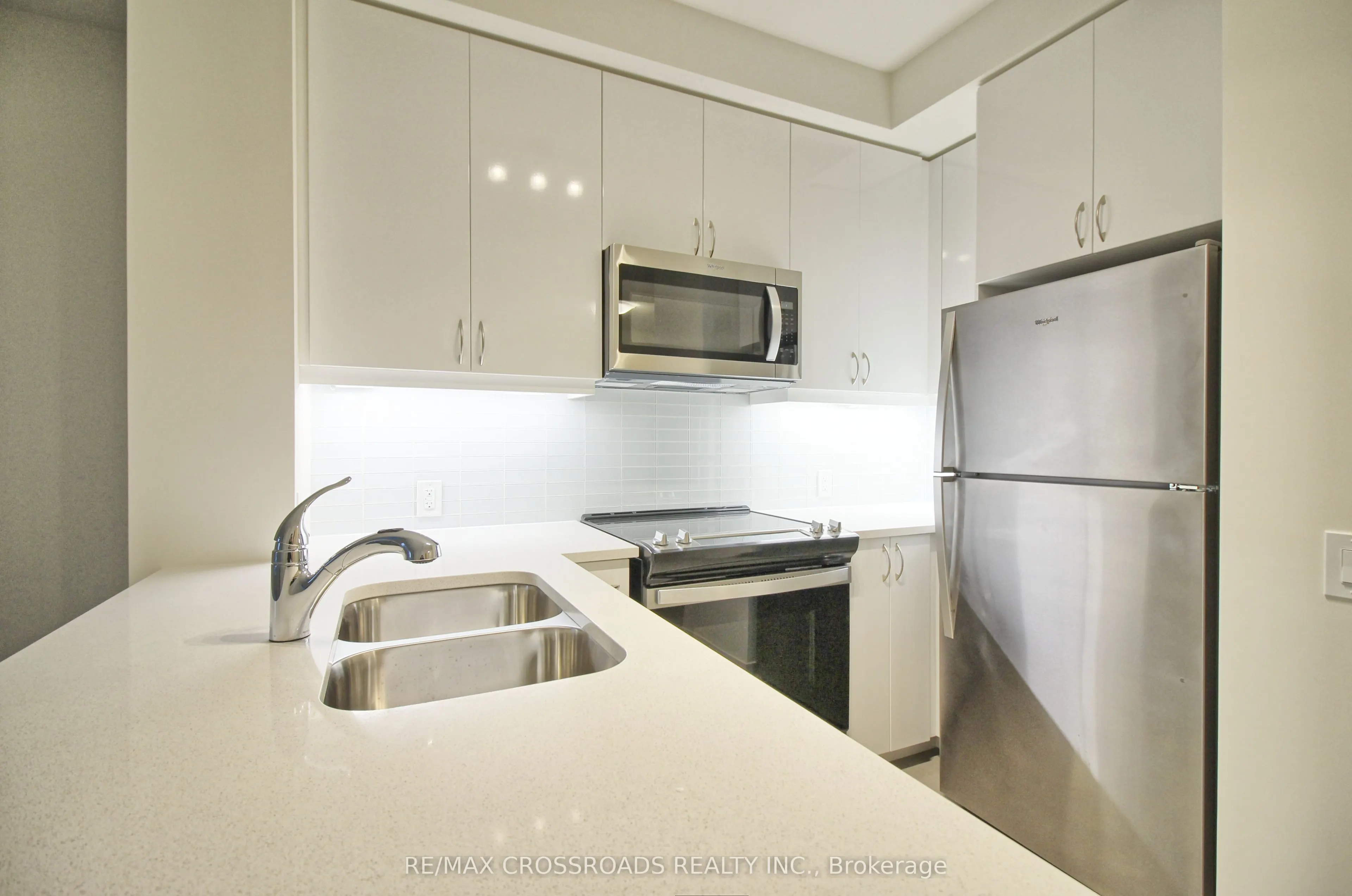 4955 Yonge Street, #703