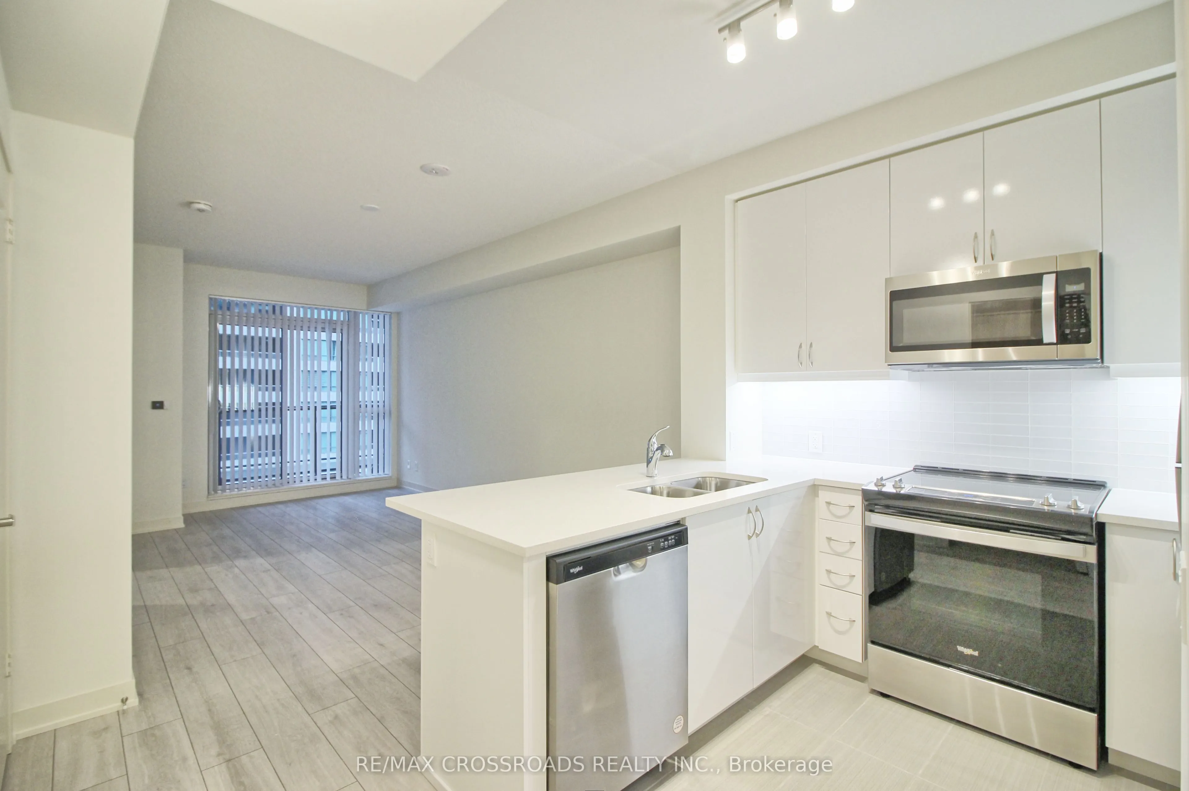 4955 Yonge Street, #703