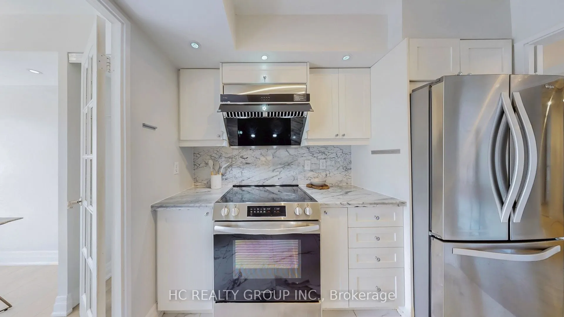 7 Carlton Street, #905