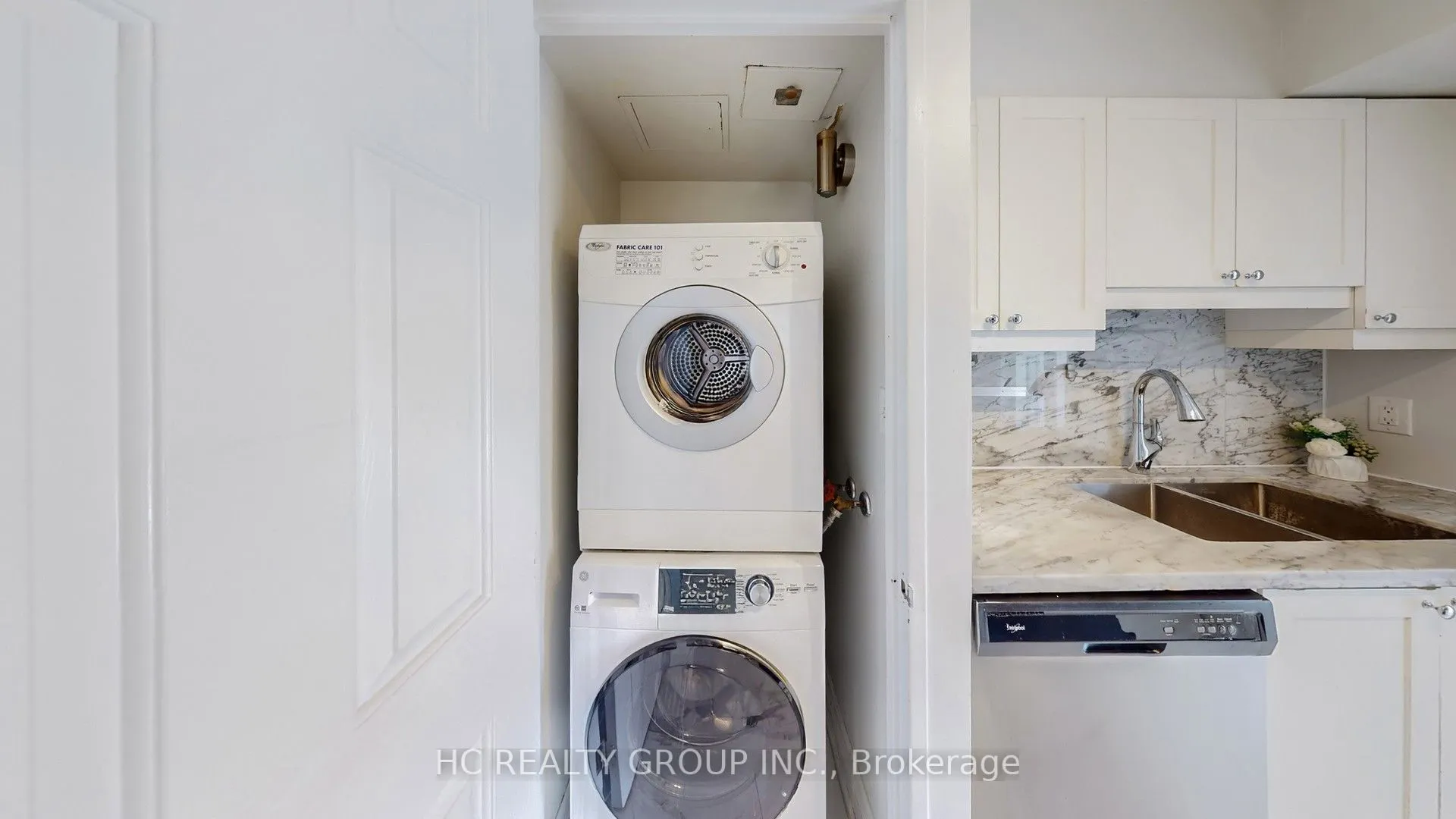 7 Carlton Street, #905