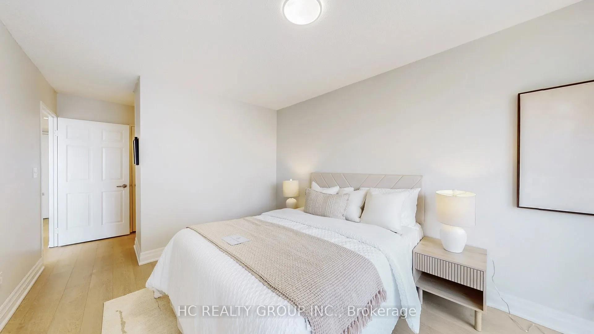 7 Carlton Street, #905