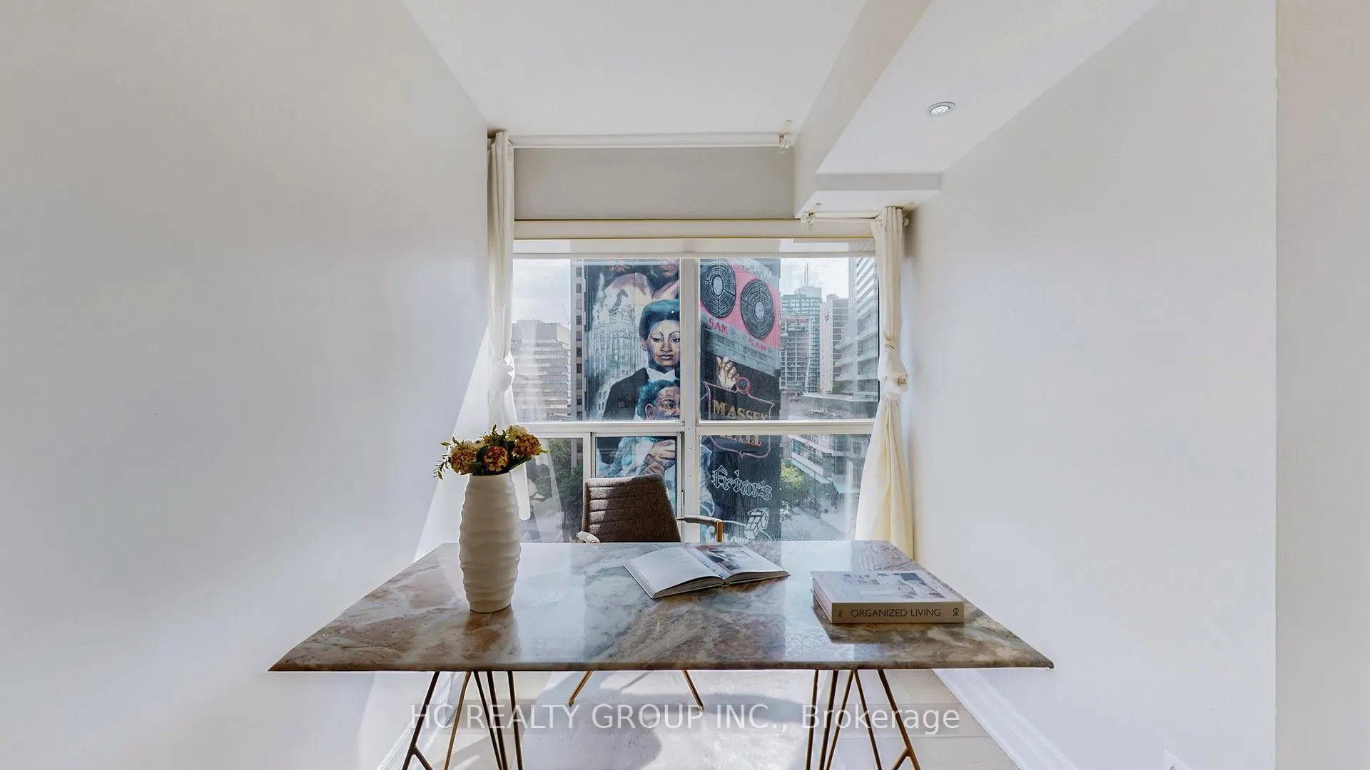 7 Carlton Street, #905