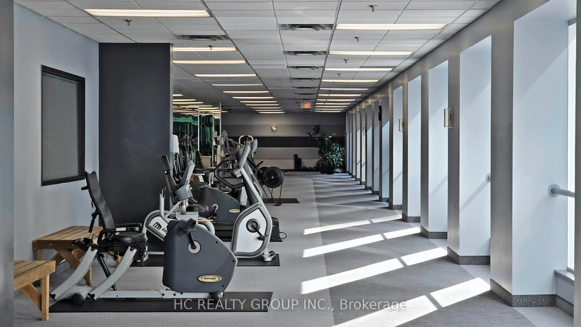 7 Carlton Street, #905